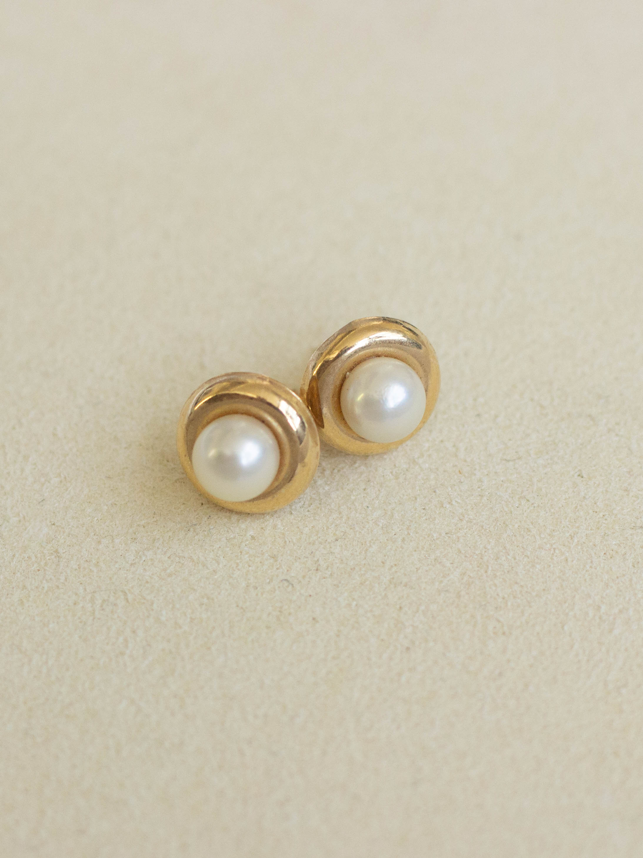 14K Gold Stud Earrings with Pearl (GDE09)