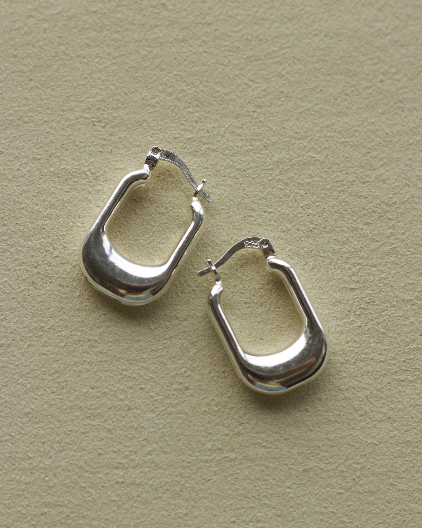 Silver Rounded Square Hoops (E025010)