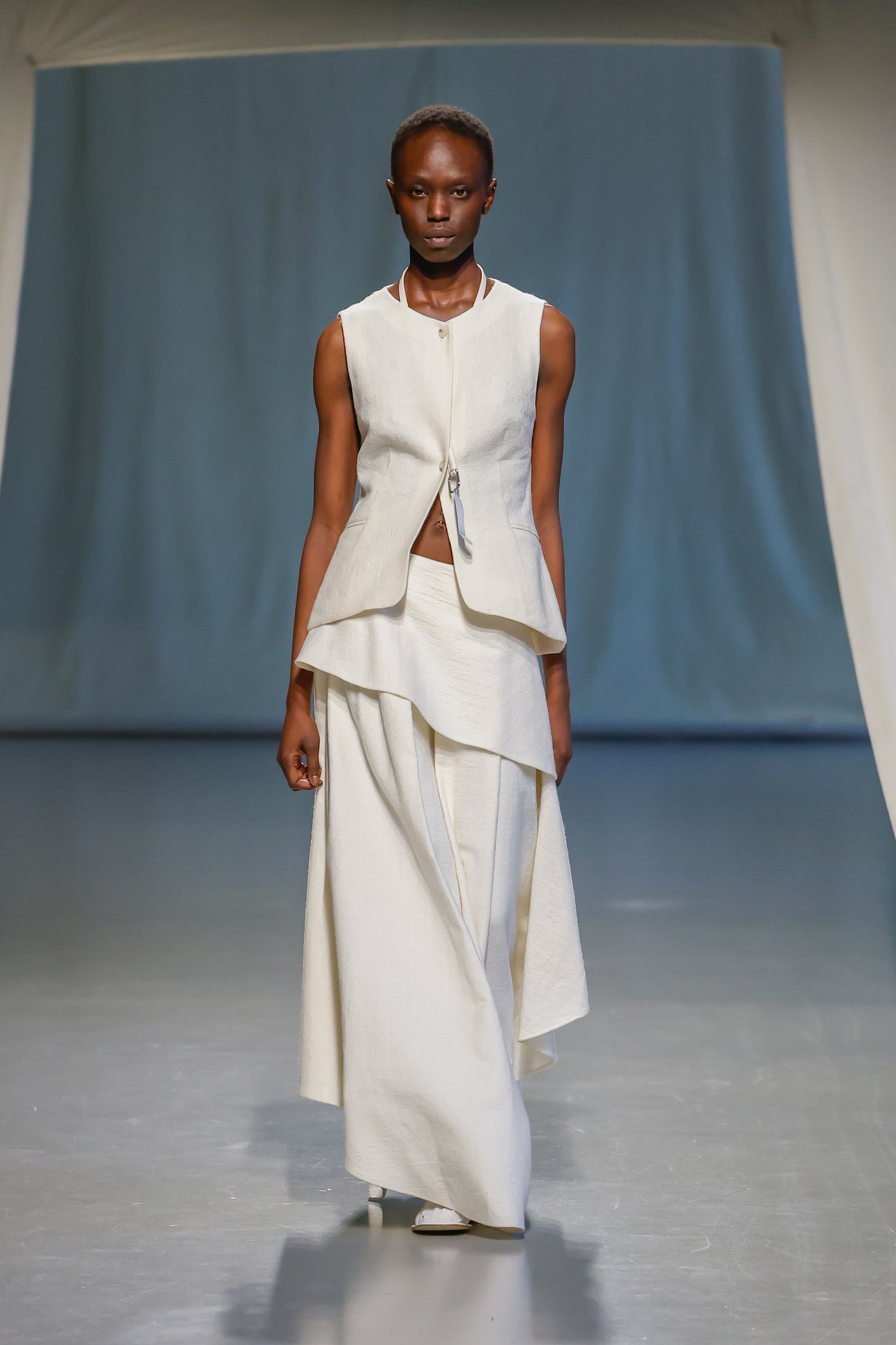 "RUOHAN" White Avonia Vest