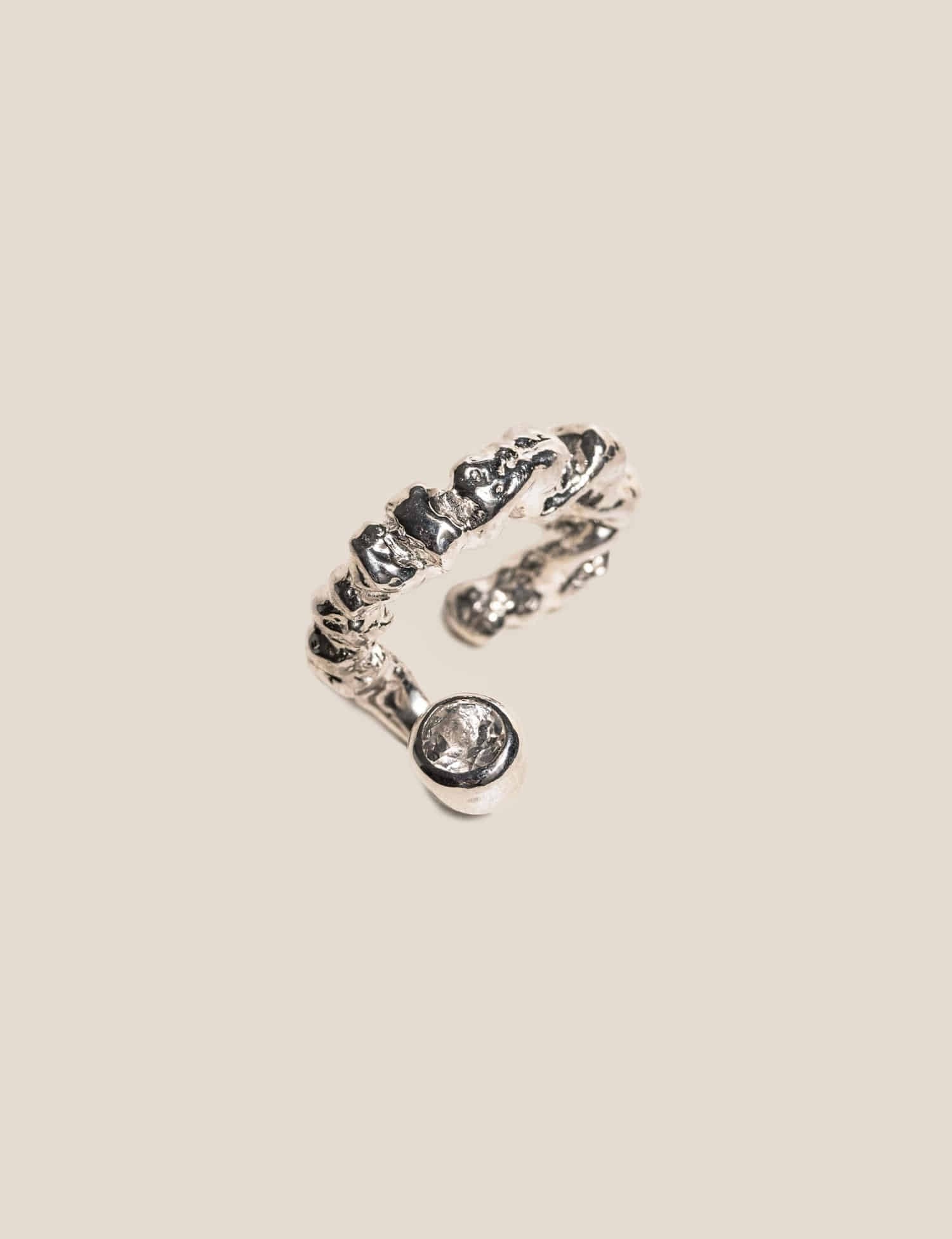"Isabella Etou" Crush White Earcuff (Single)