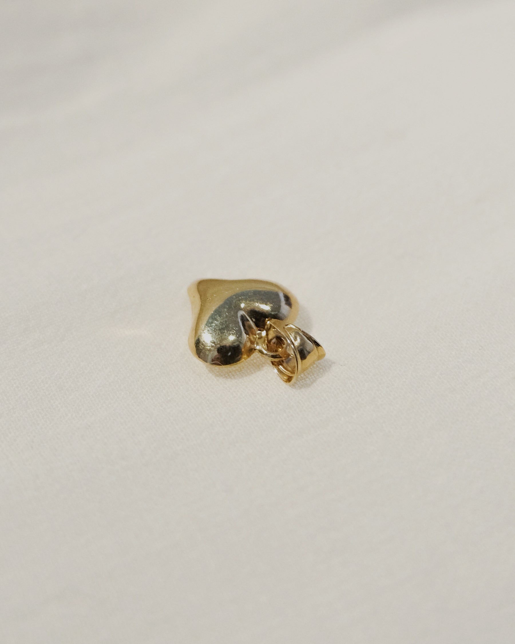 14k Gold Charm -❤︎-