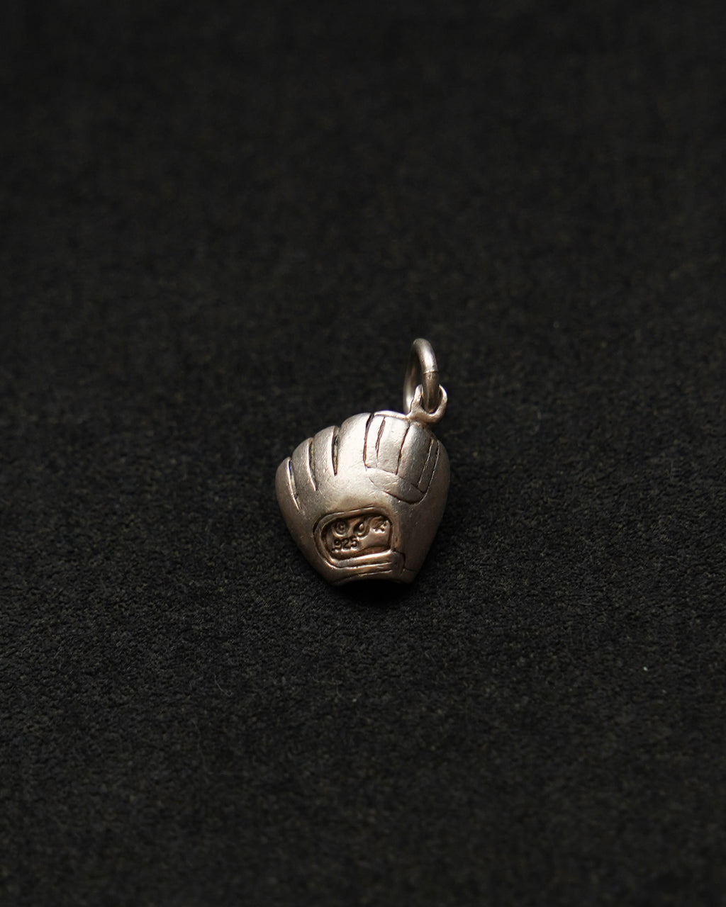 Silver Glove Charm (SVNL-26038-1)