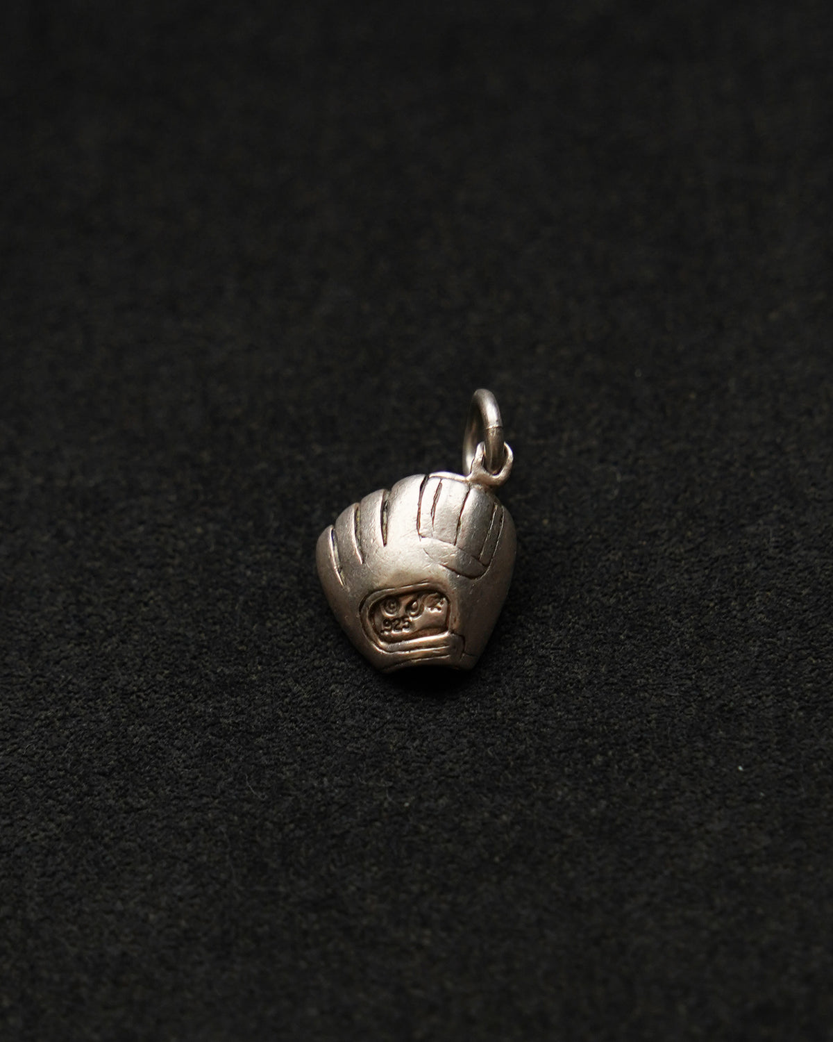 Silver Glove Charm (SVNL-26038-1)