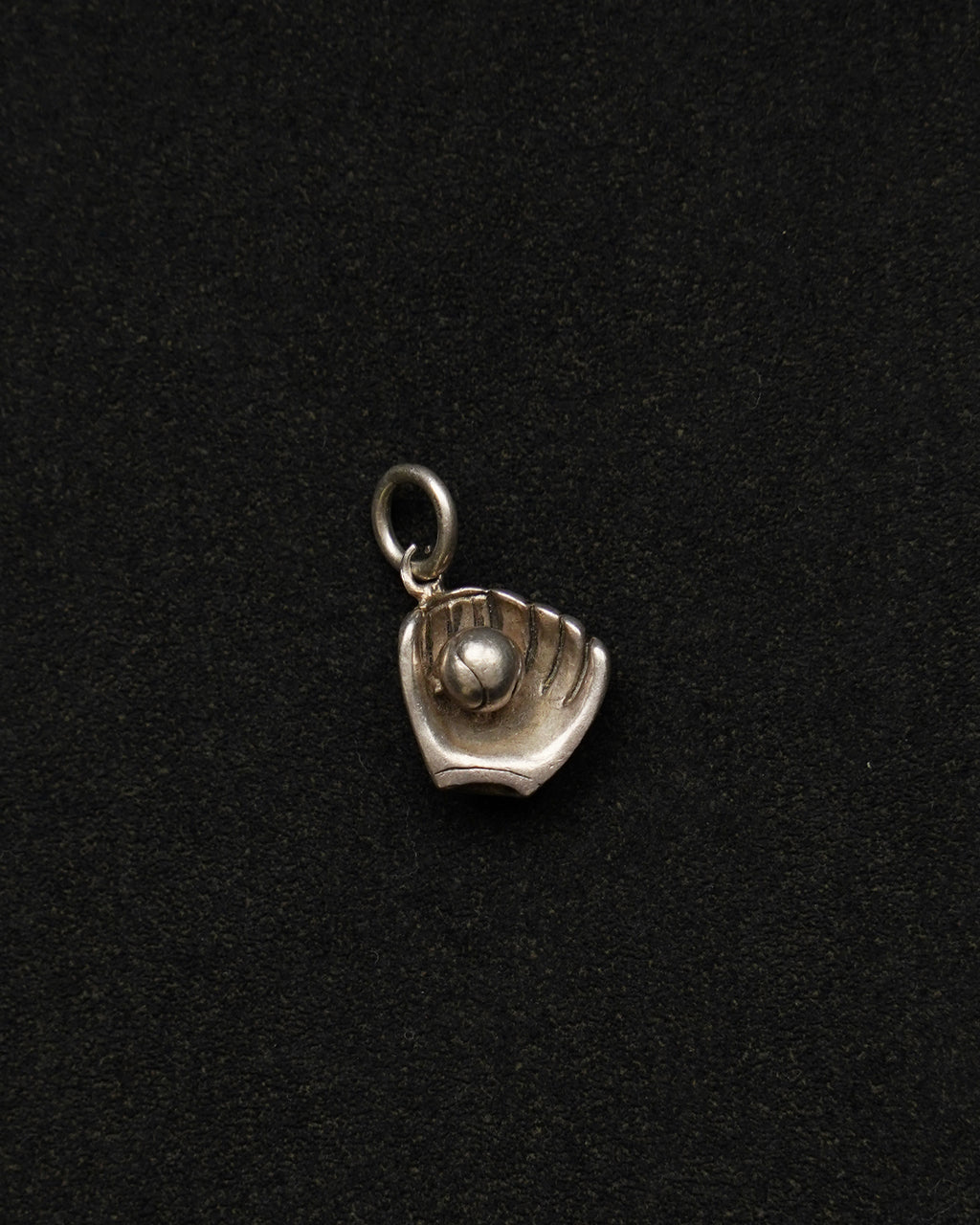 Silver Glove Charm (SVNL-26038-1)