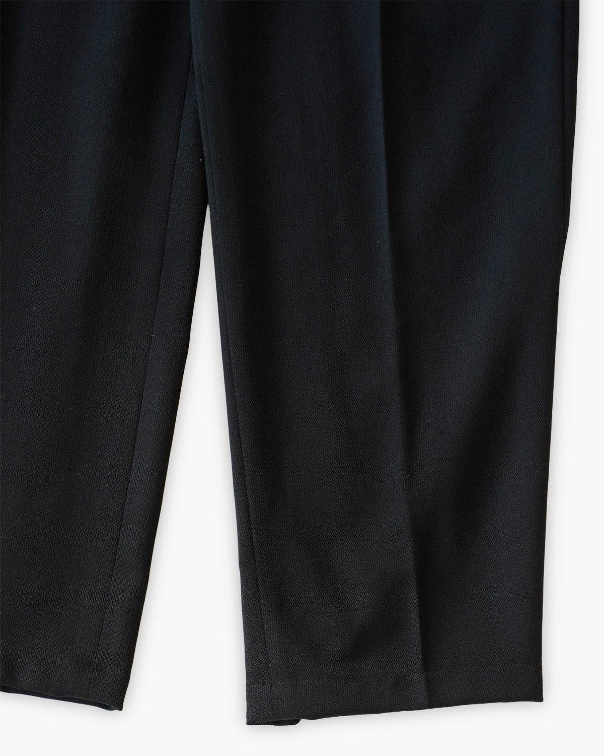 Two-Tuck Wide Trousers – Black