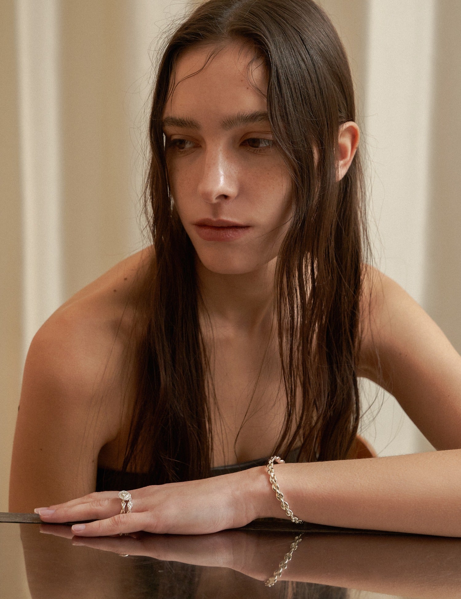 "Isabella Etou" White Sapphire Modern Wave Thin Ring