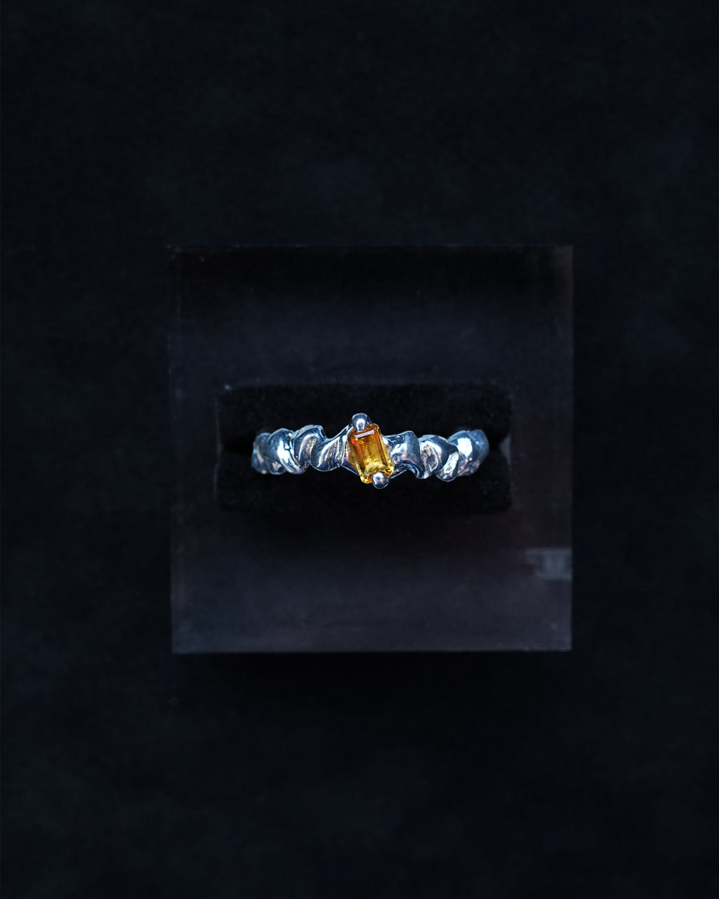 "Isabella Etou" Citrine Crinkle Thin Ring