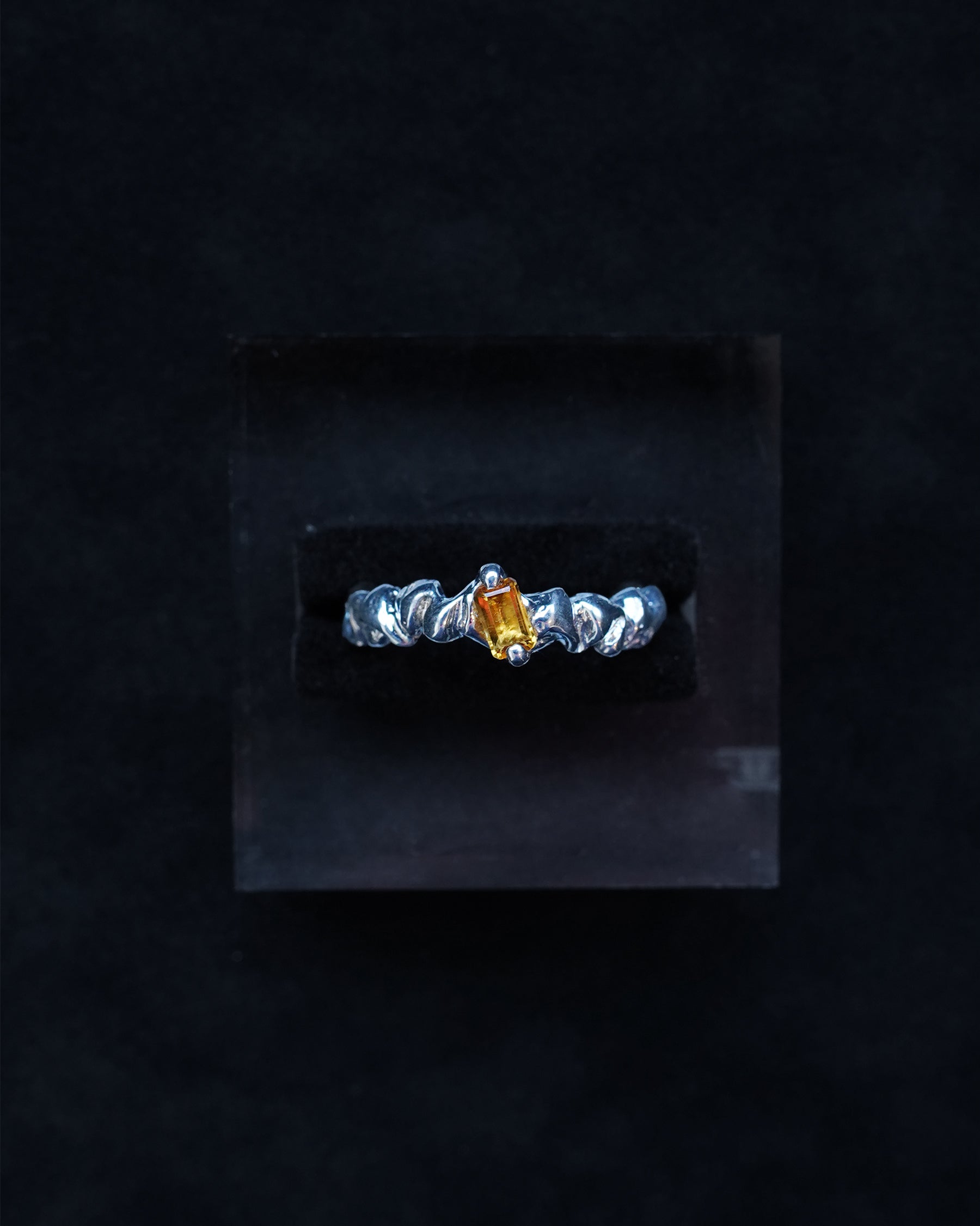 "Isabella Etou" Citrine Crinkle Thin Ring
