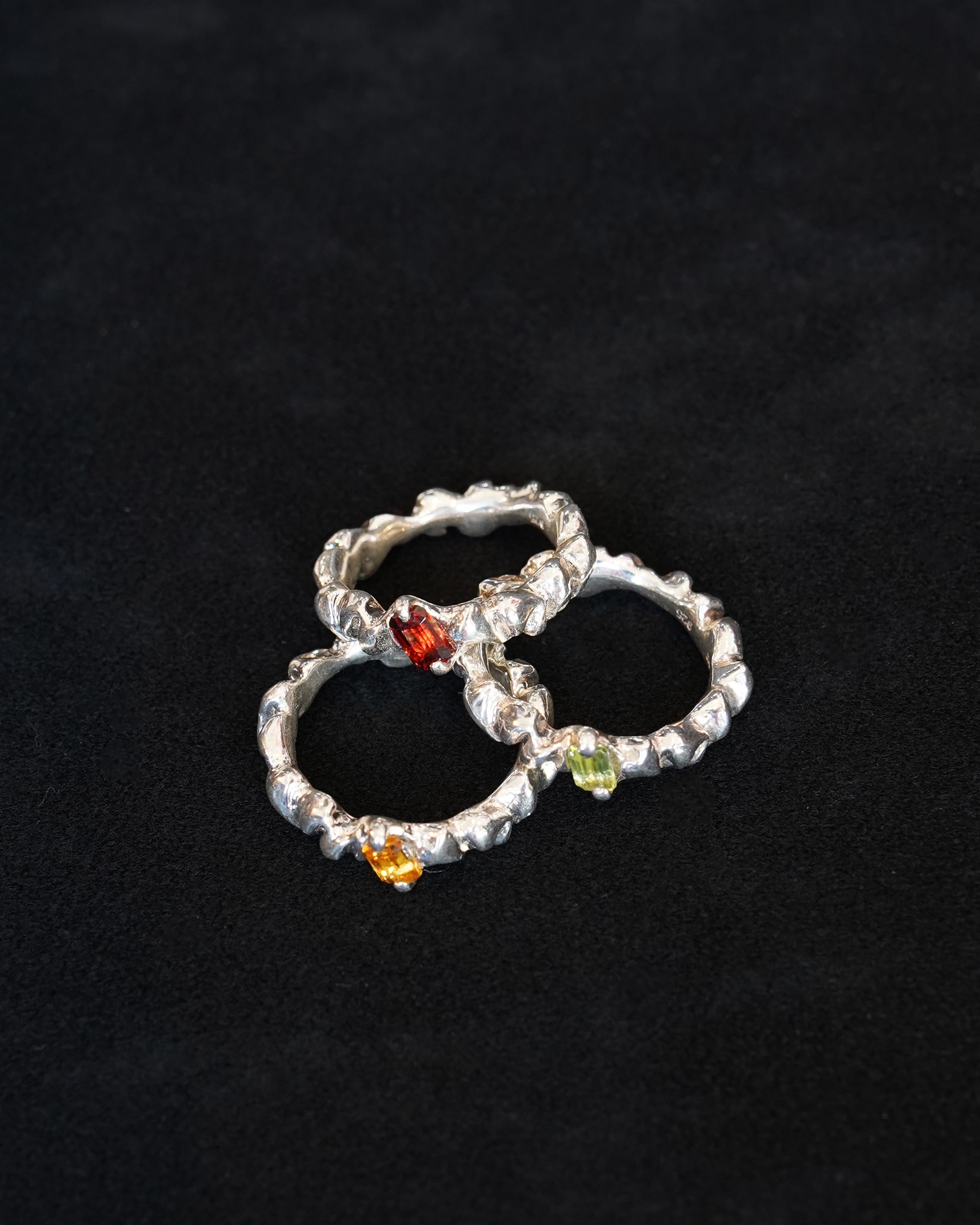 "Isabella Etou" Peridot Crinkle Thin Ring
