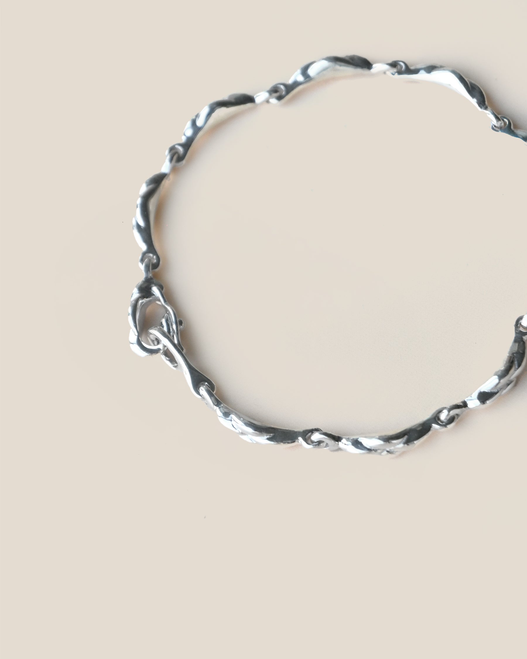 "Isabella Etou" Modern Wave Link Bracelet