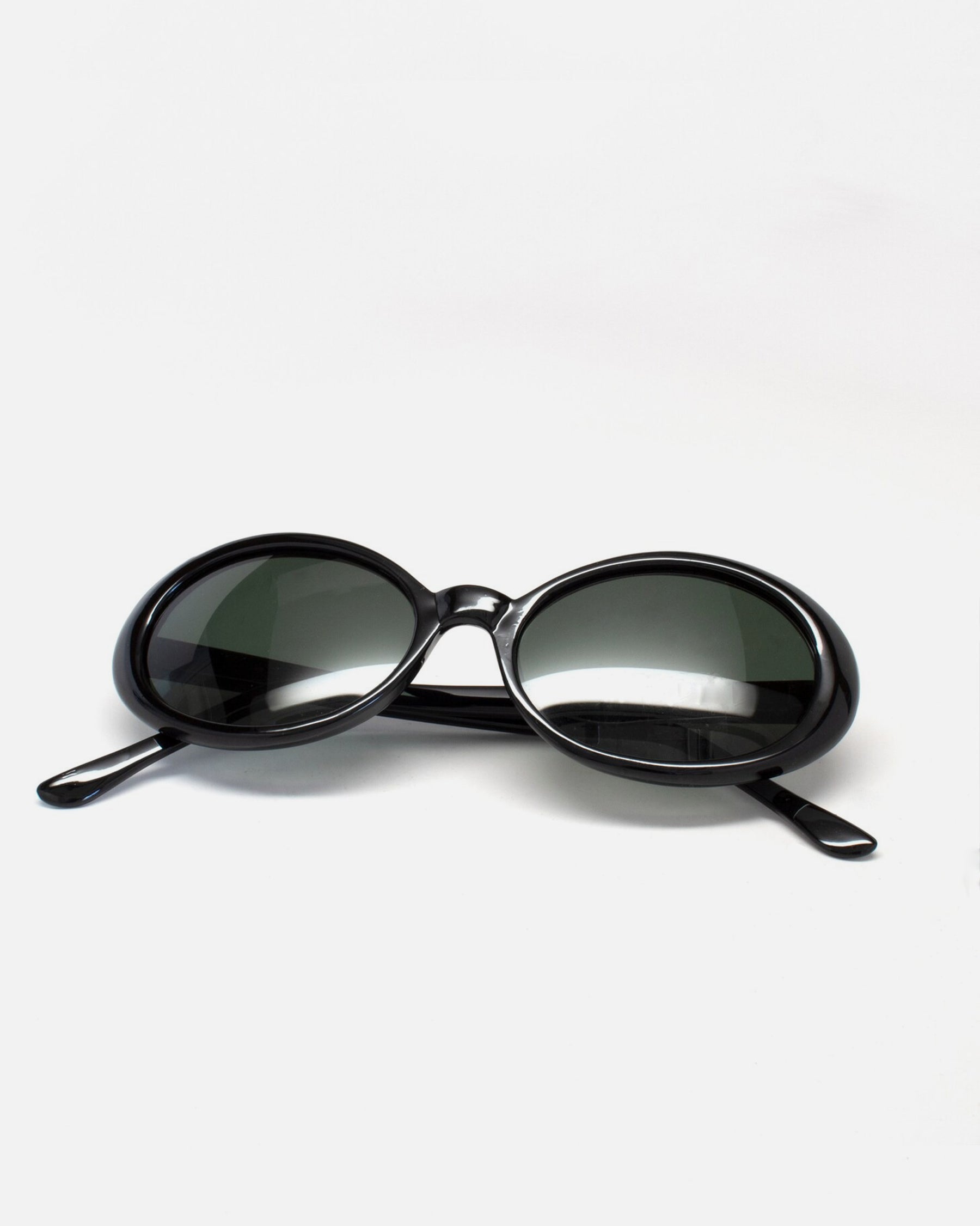NOS  Mod Oval Black Frame Sunglasses