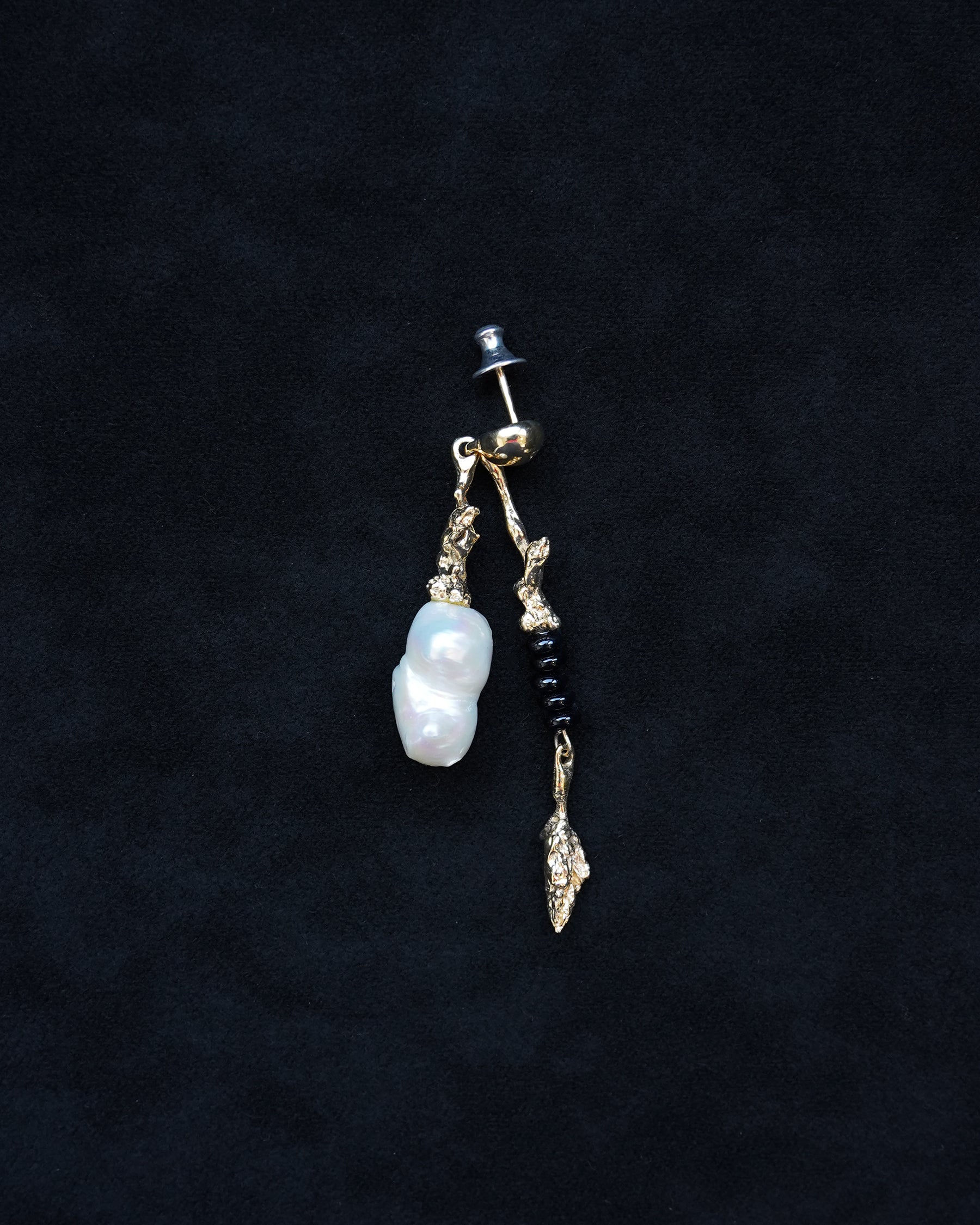 "Isabella Etou" Leaf Object Mixed Earrings - Short