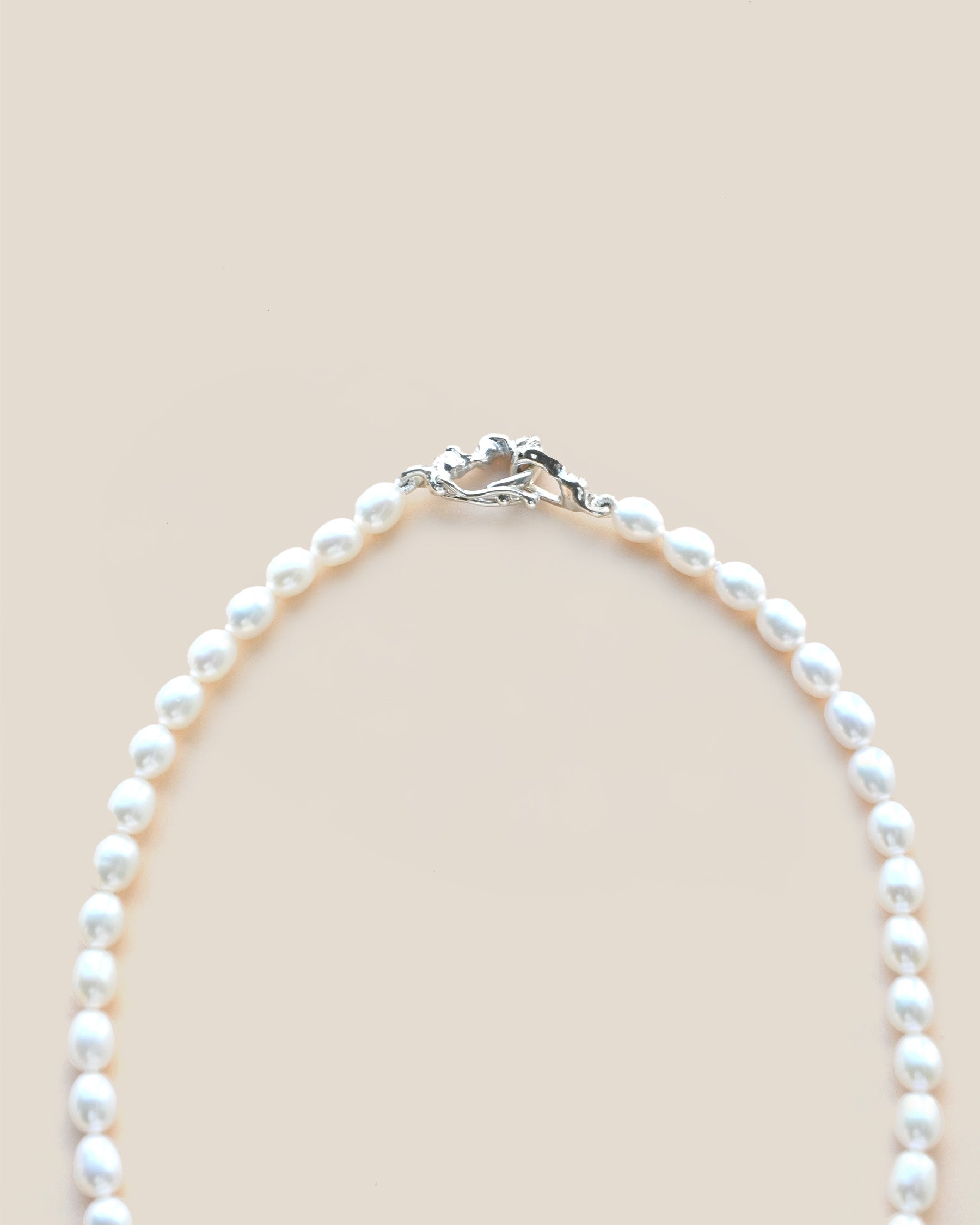 "Isabella Etou" Classic Egg Pearl Necklace