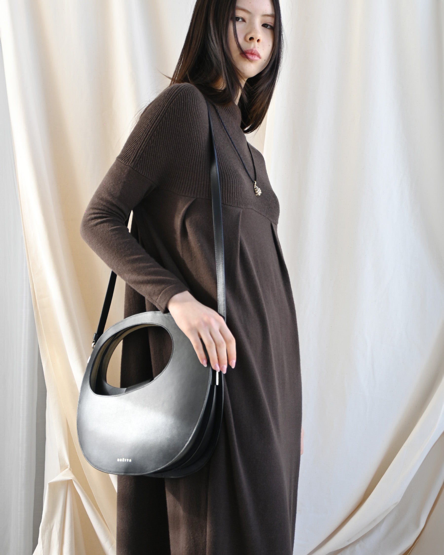 UPCYCLED LEATHER BAG (SQUARE)