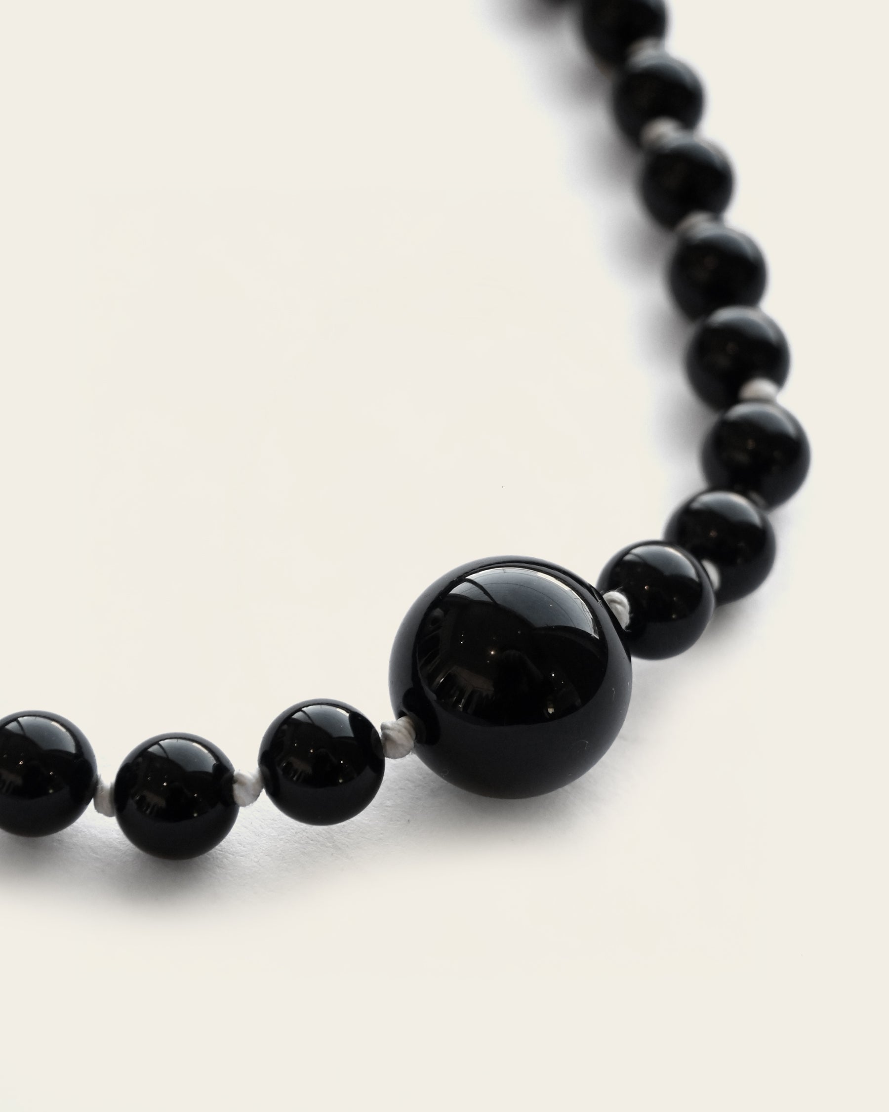 "Isabella Etou" Onyx S Form Classic Necklace