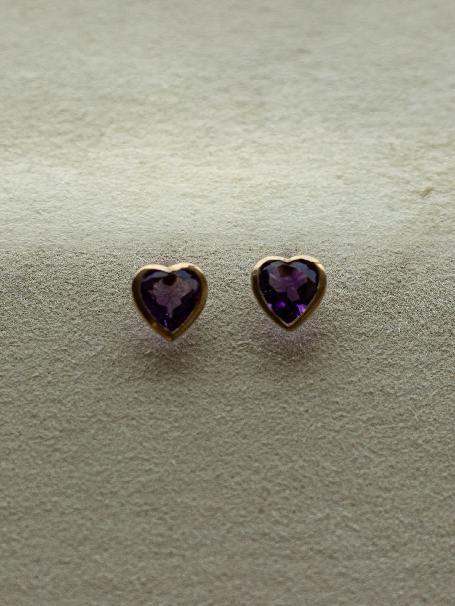 9ct  Gold Amethyst Heart Earrings (GDE-25SS022)