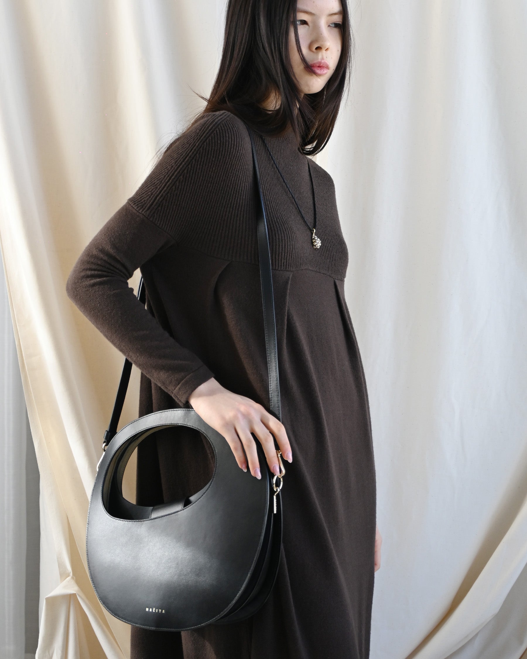 UPCYCLED LEATHER BAG (SQUARE)