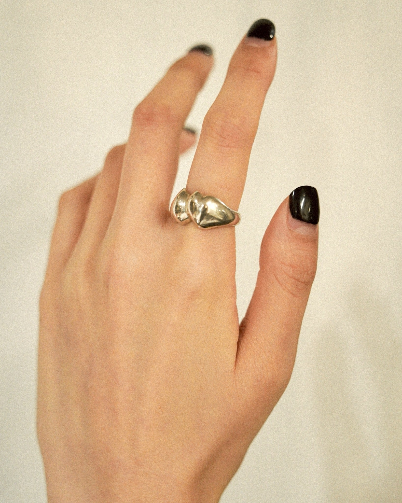 Molten Silhouette Ring (SVR25018)