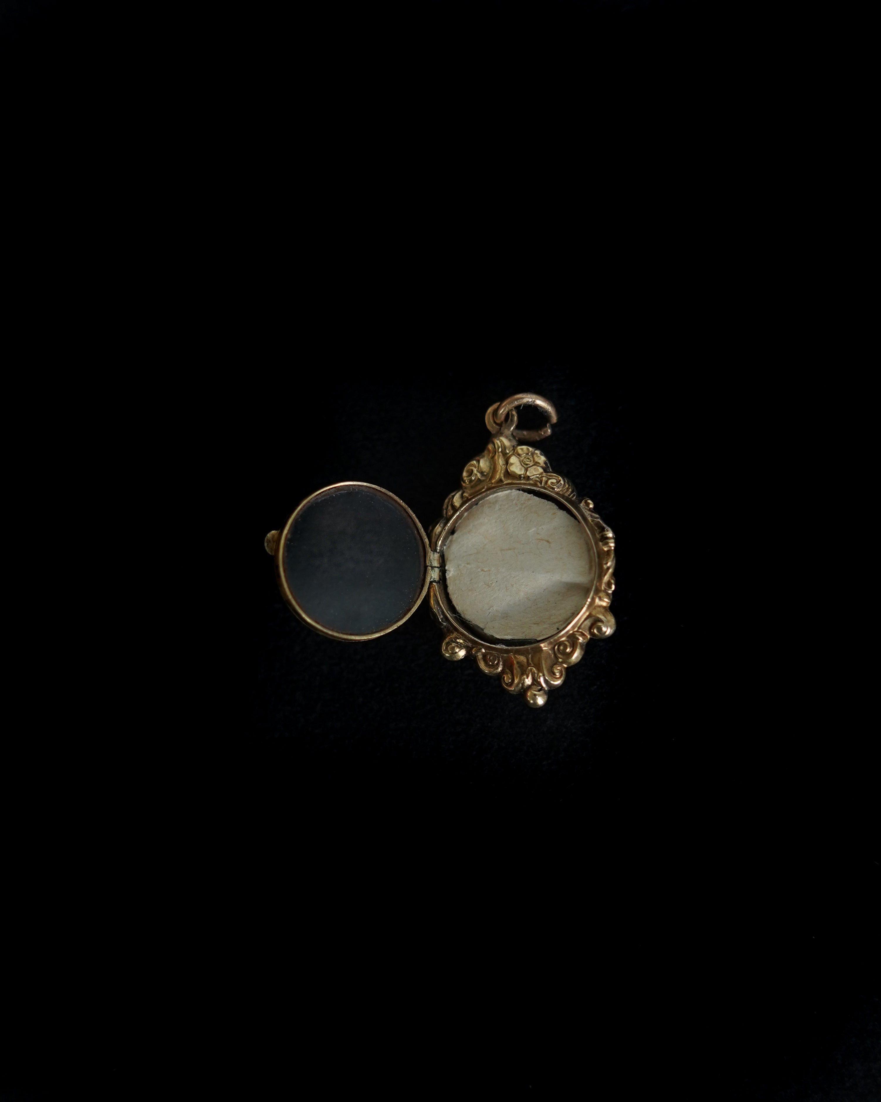 14k Victorian Portrait Charm