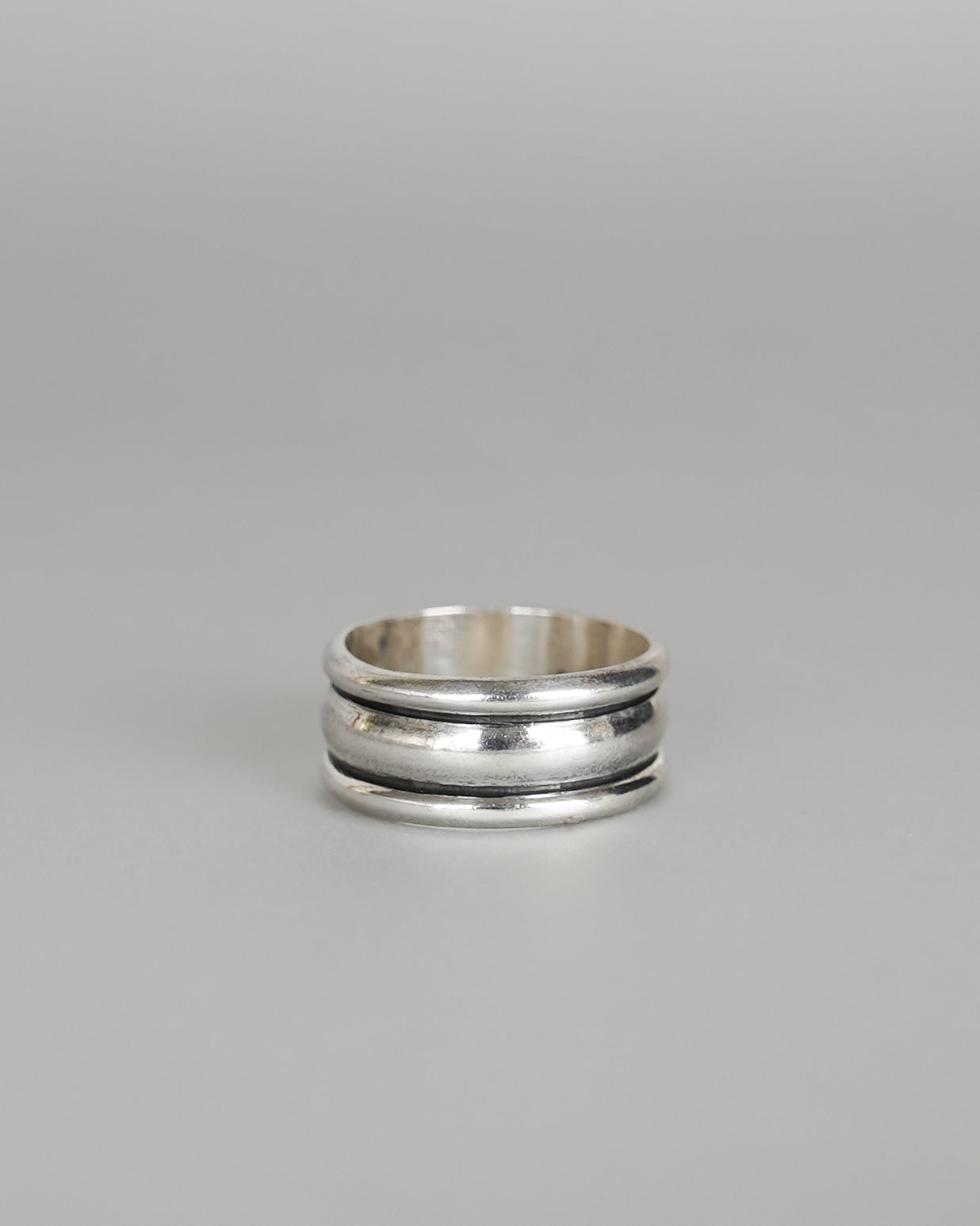 Rounded Line Ring (SVR-25045)