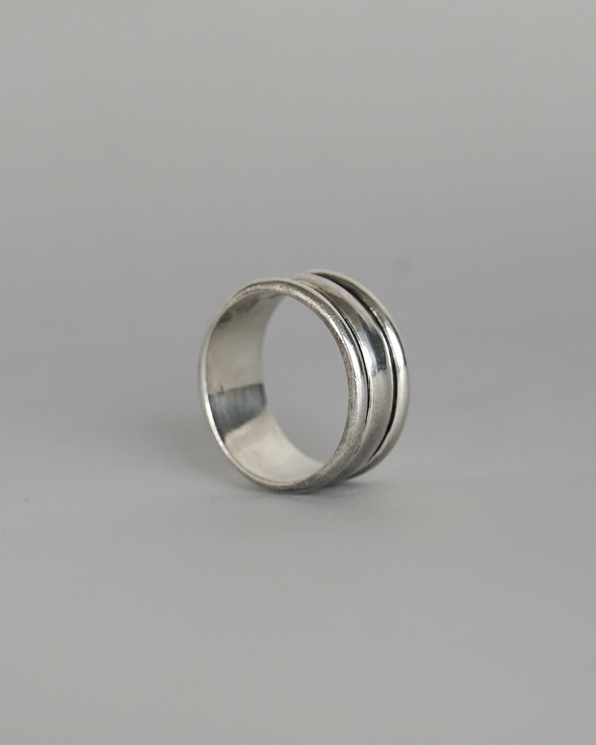 Rounded Line Ring (SVR-25045)