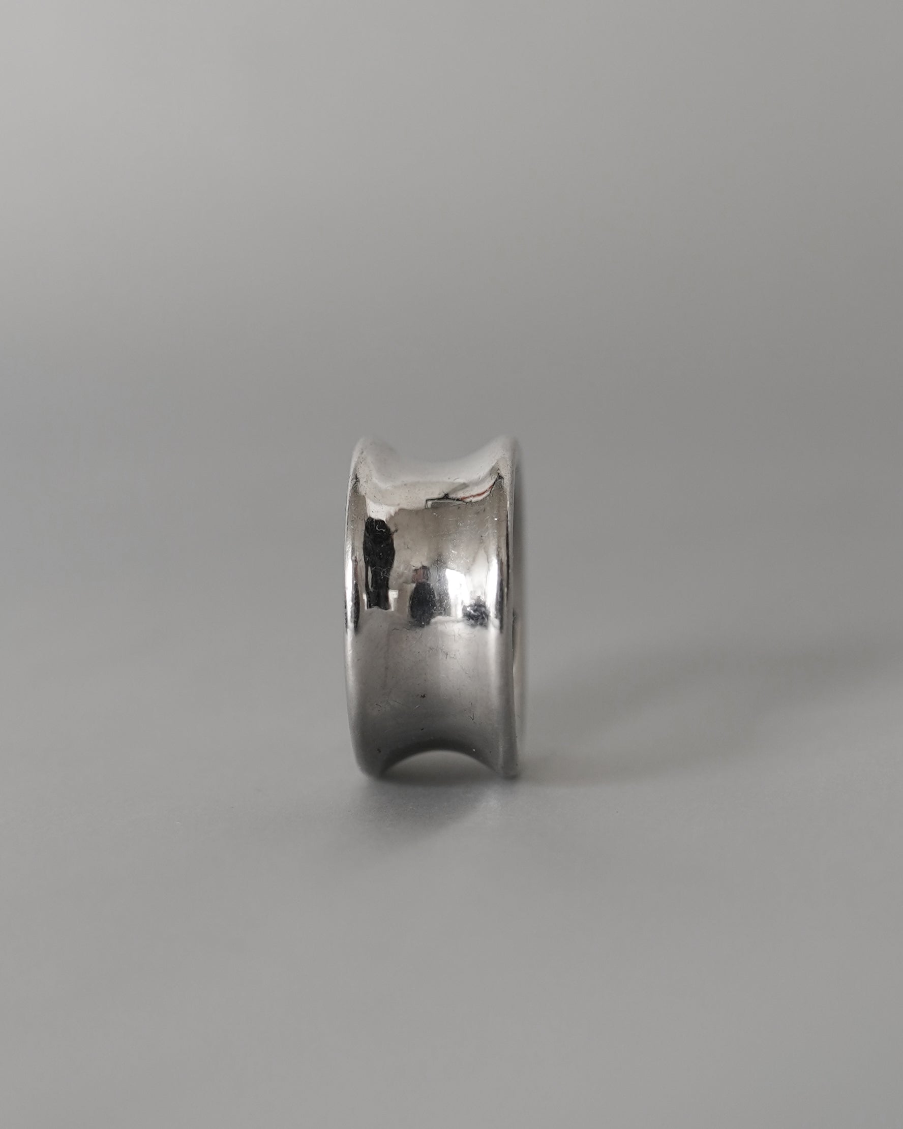 Deep Concave Band Ring (SVR-25027)