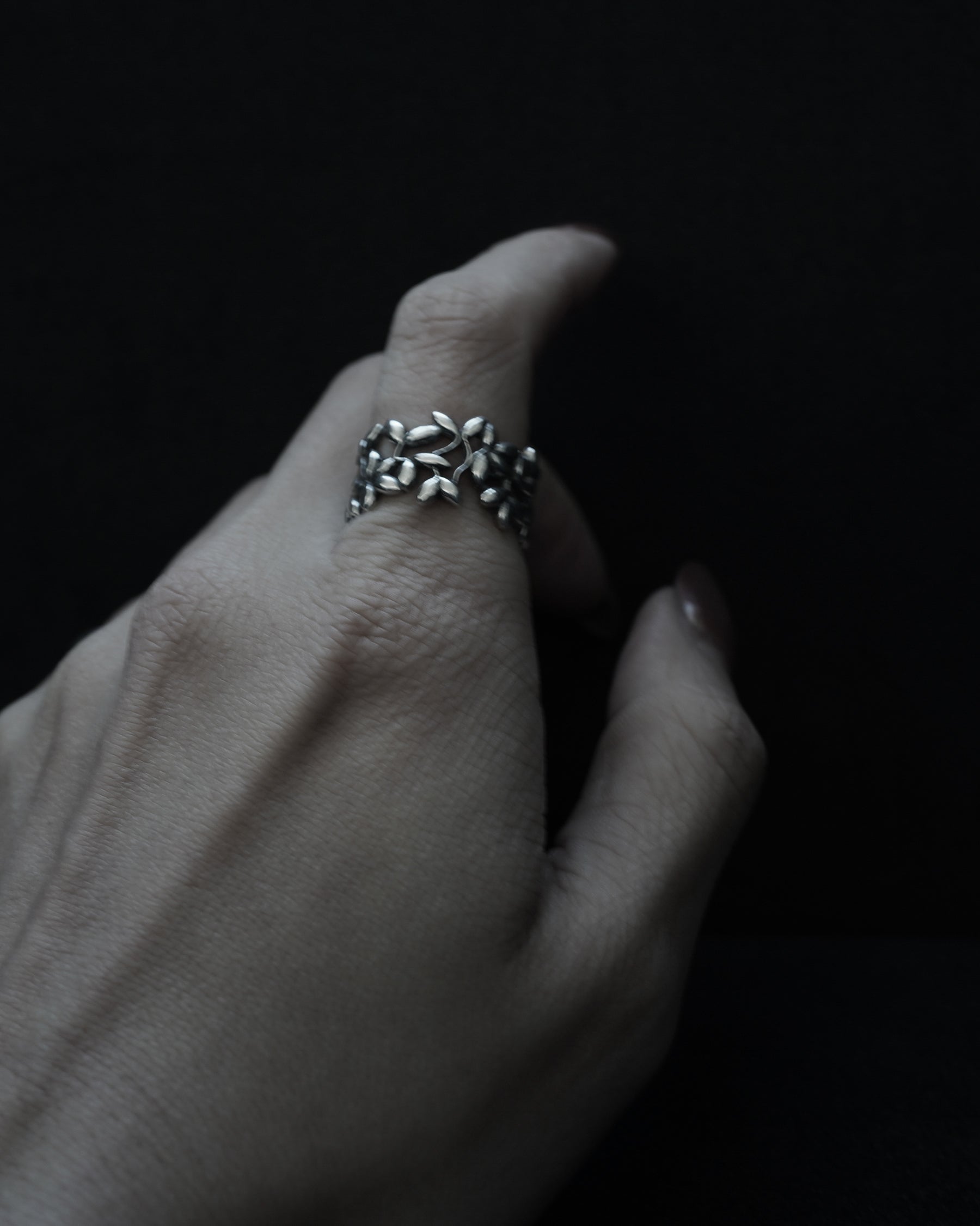 Leaf Motif Silver Ring (SVR-26009)