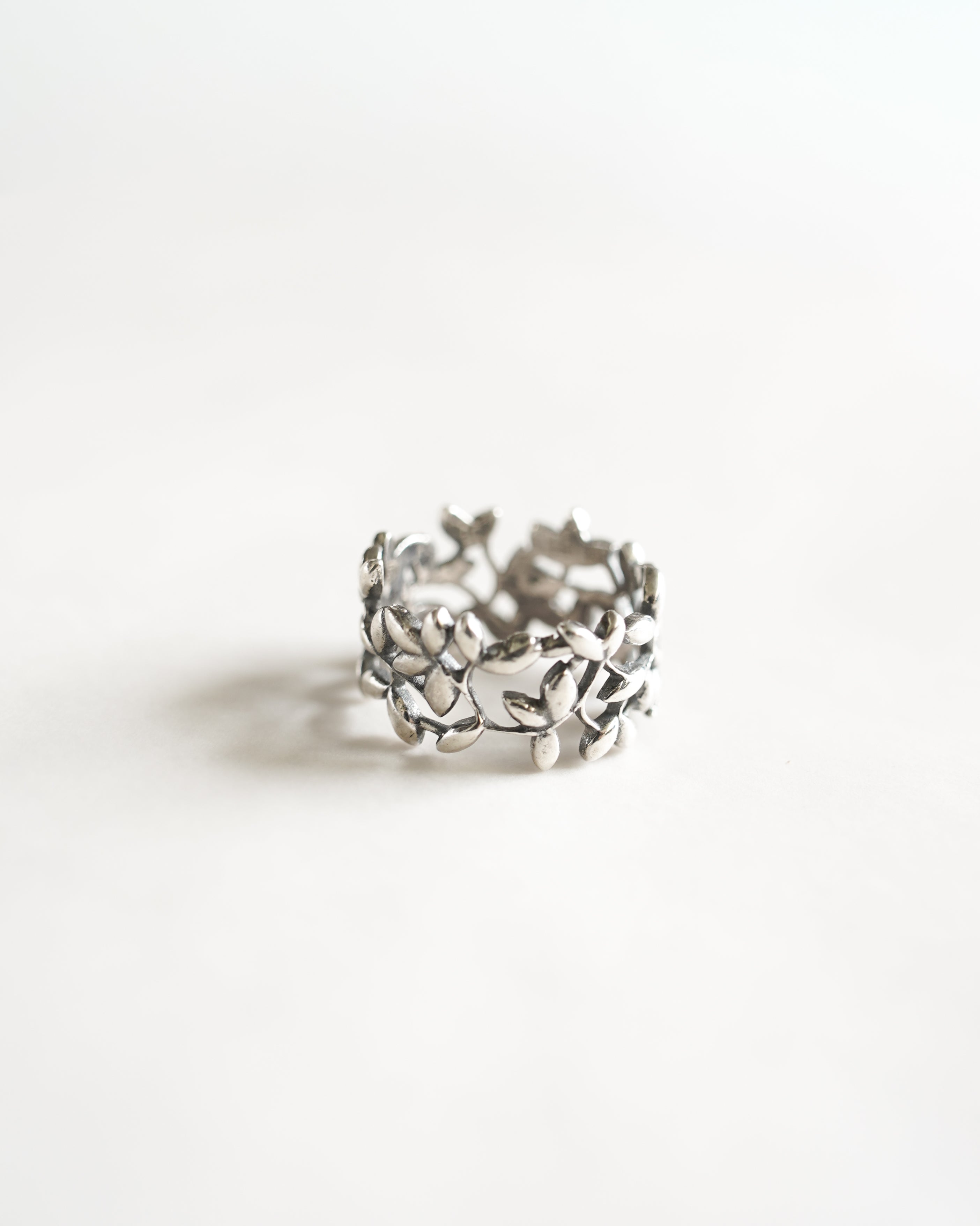 Leaf Motif Silver Ring (SVR-26009)