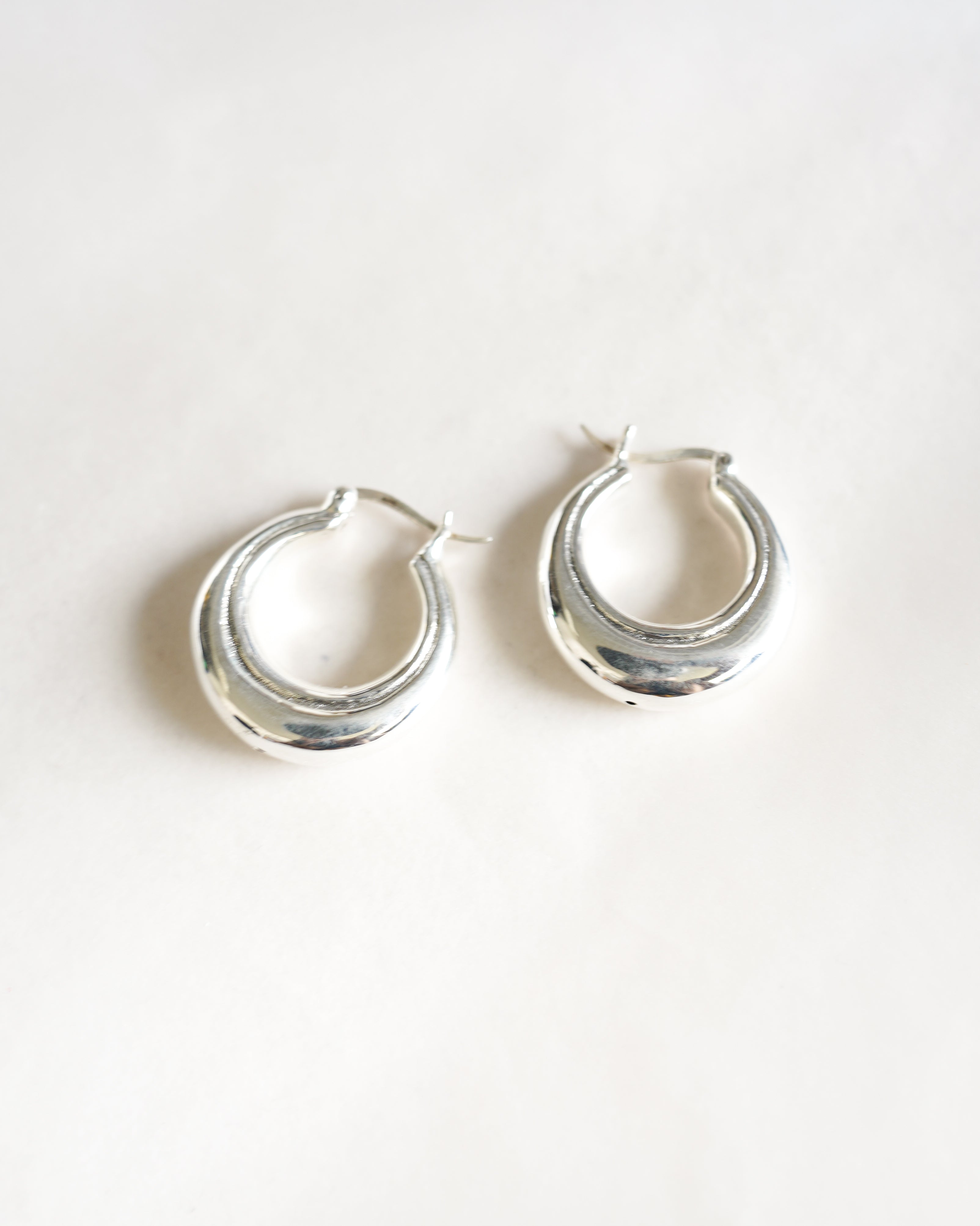Silver Chunky Hoop Earrings (SVE-26001)