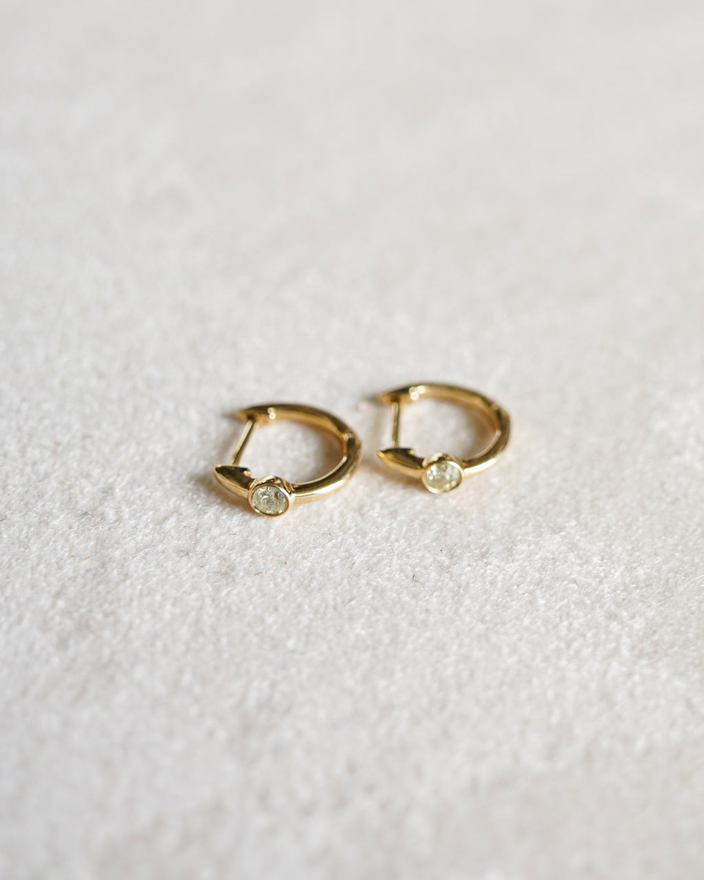 14K Gold Hoops w/ Natural Dia -S (GDE-25003)