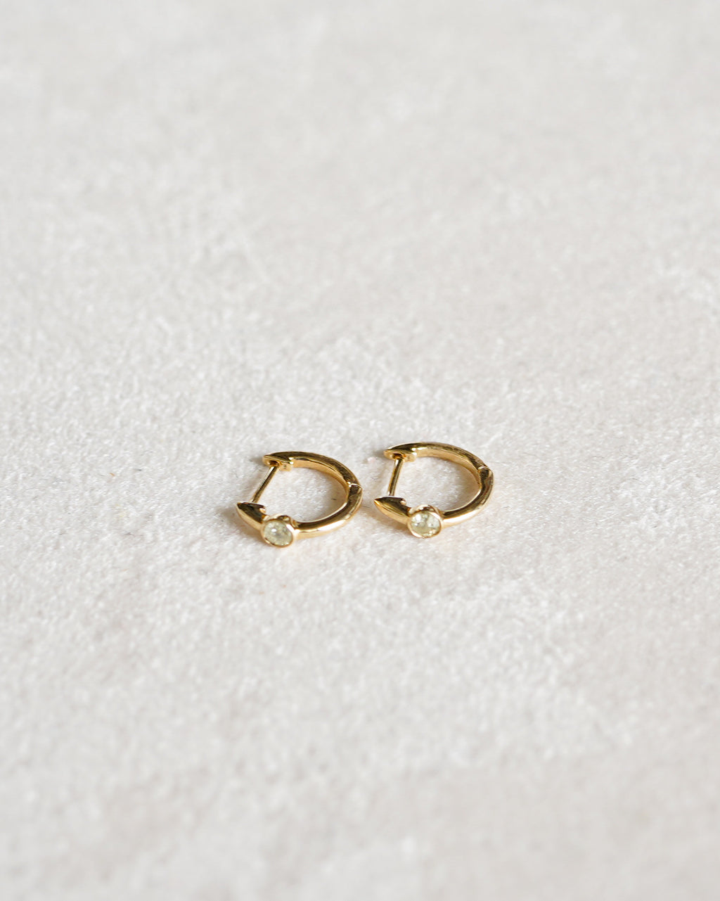 14K Gold Hoops w/ Natural Dia -S (GDE-25003)