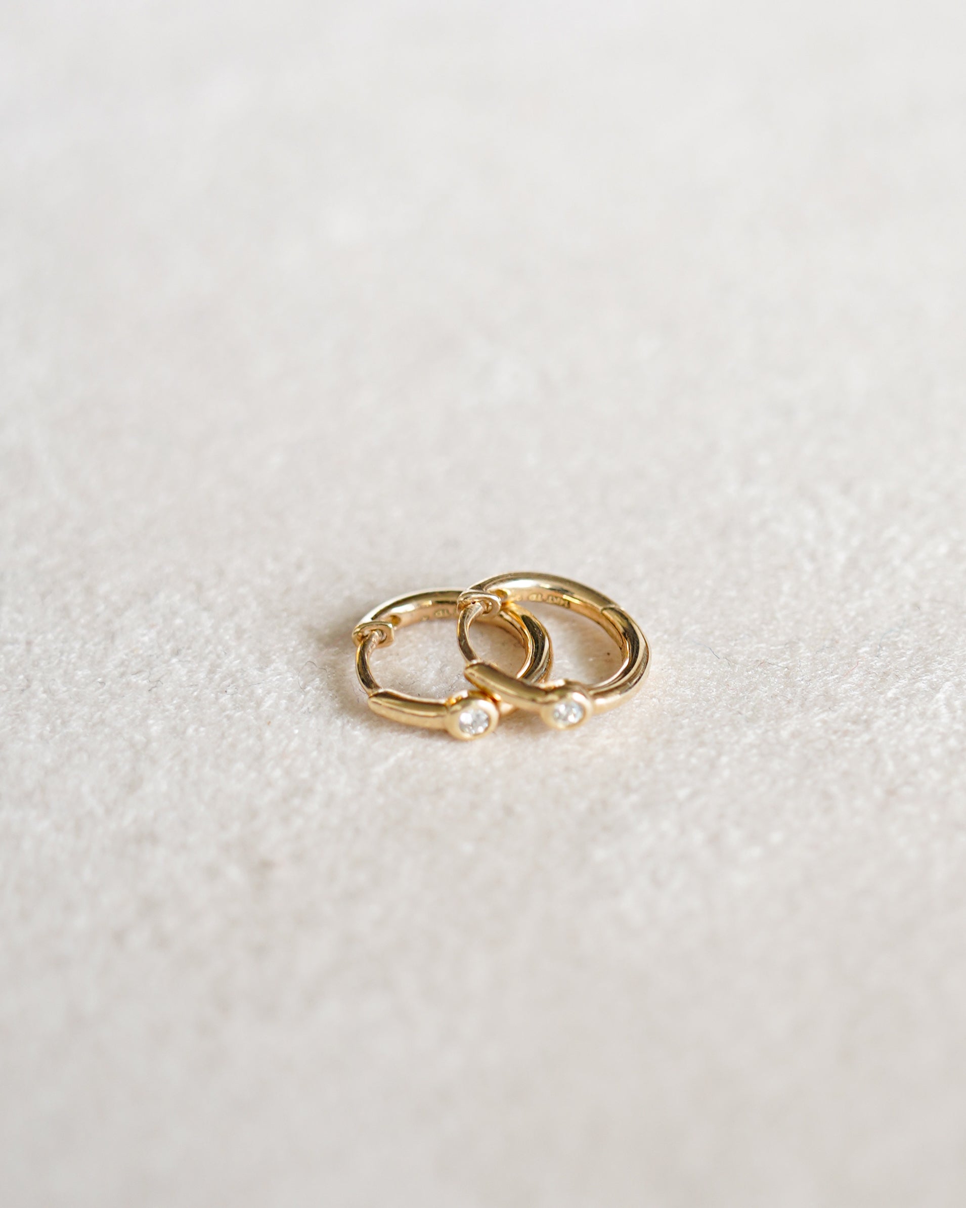 14K Gold Hoops w/ Natural Dia -S (GDE-25003)