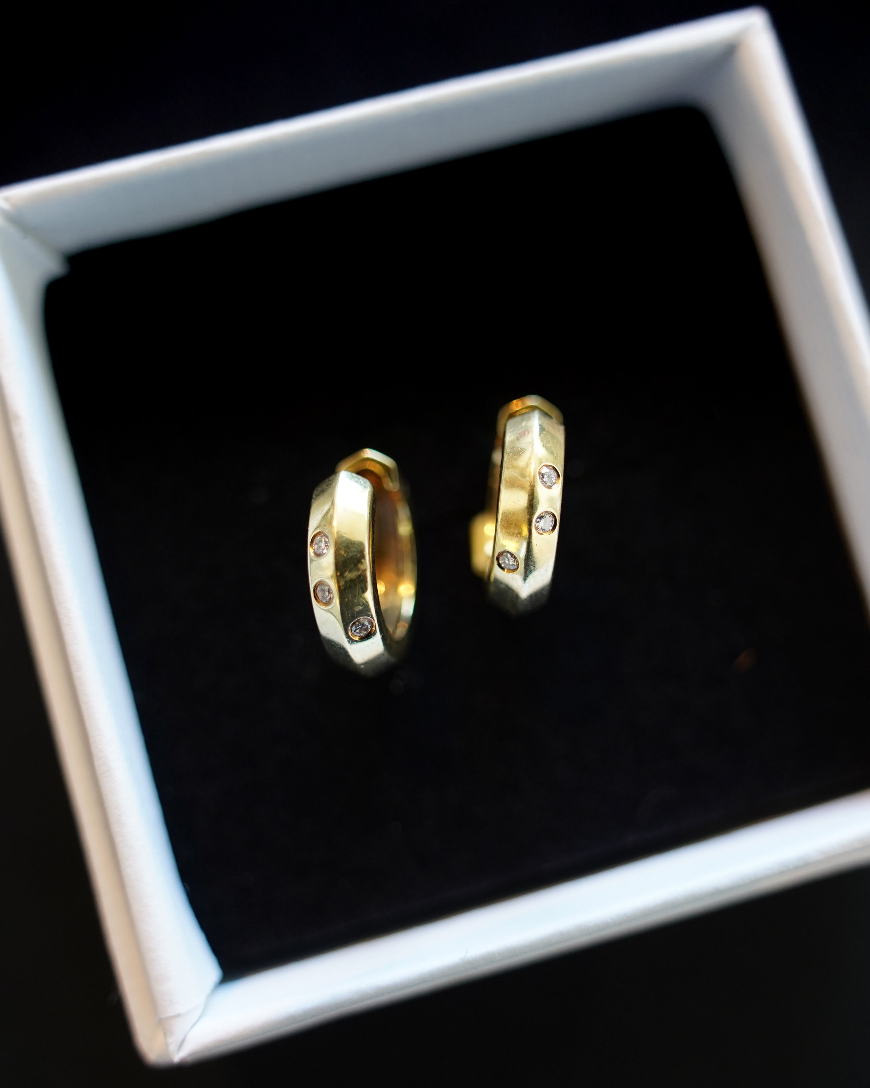 14K Gold Hoops w/ Natural Dia (GDE-25SS004)