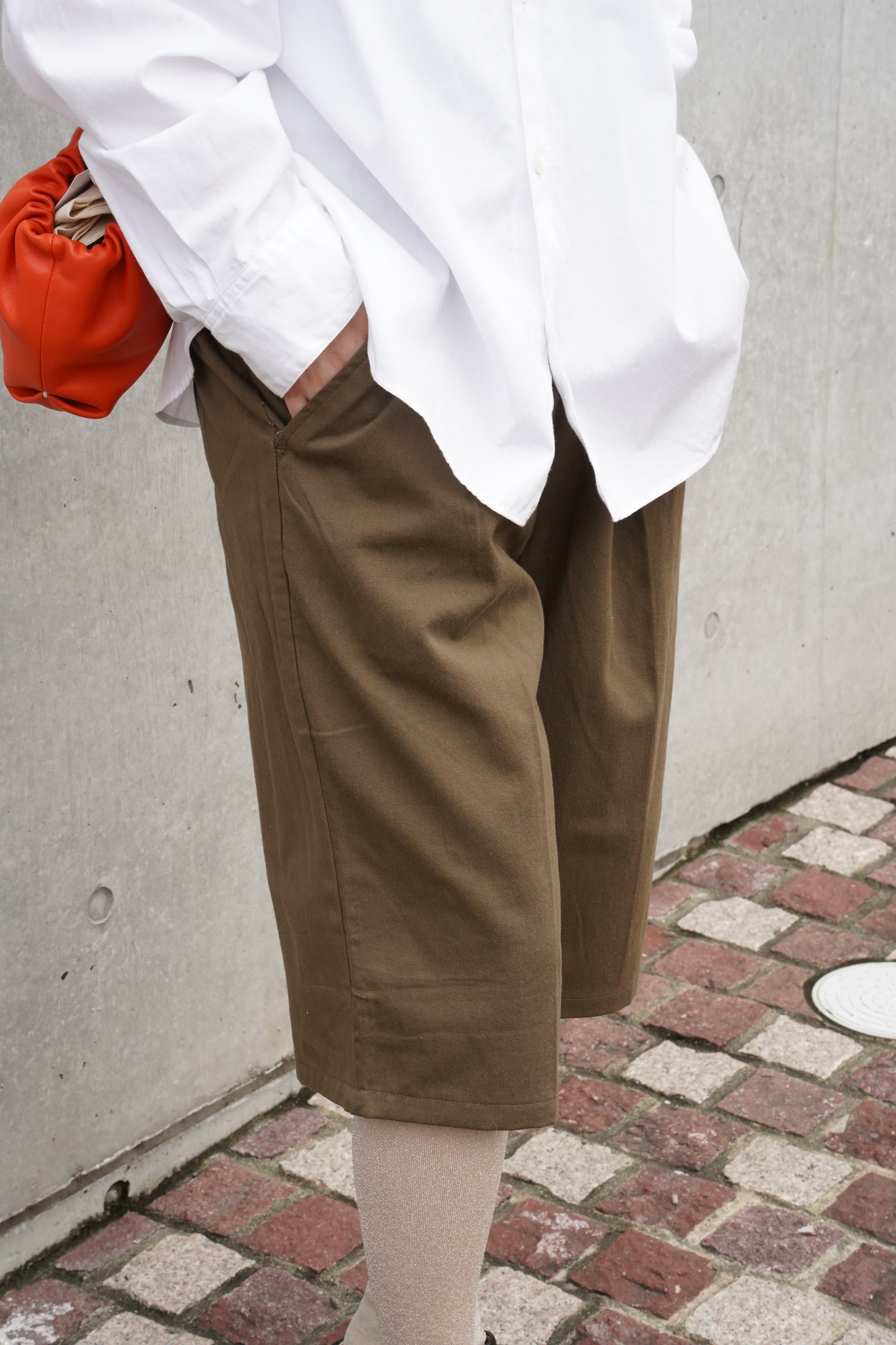 "Woolrich" Cotton Tuck Short Trousers - Brown