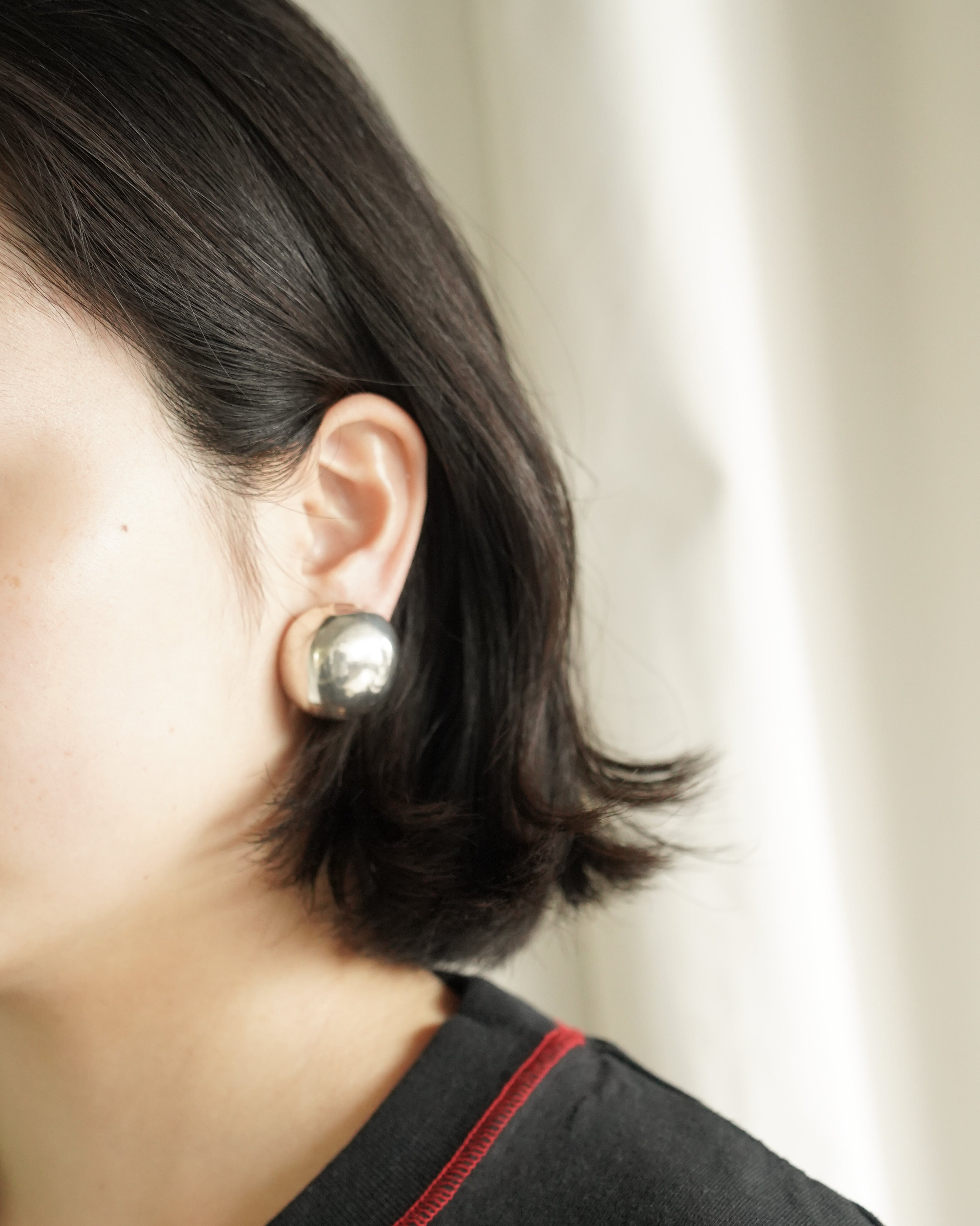 Dome Stud Silver Earrings - Large  (SVE-26006-2)