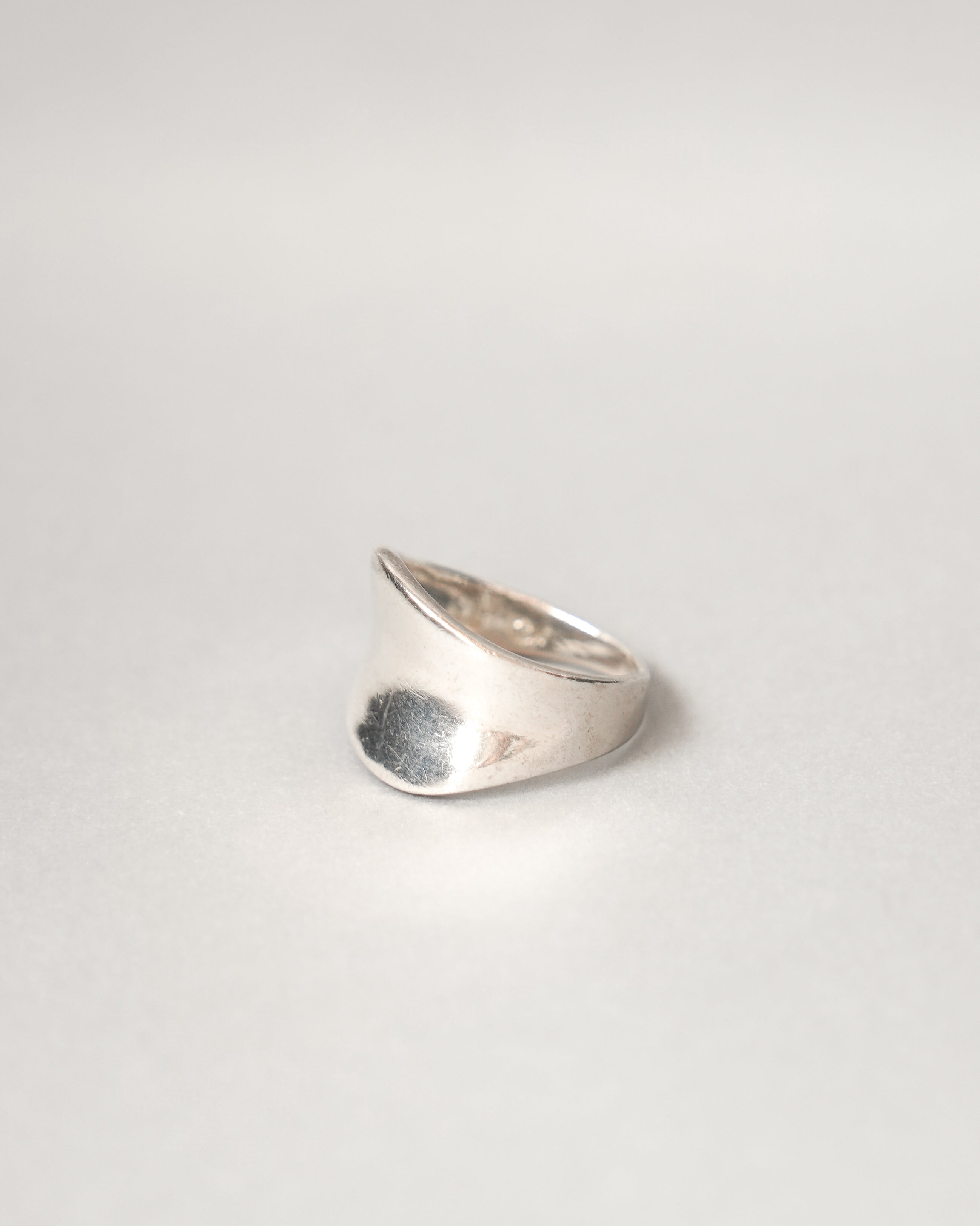 Curve Band Silver Ring (SVR-26SS043)