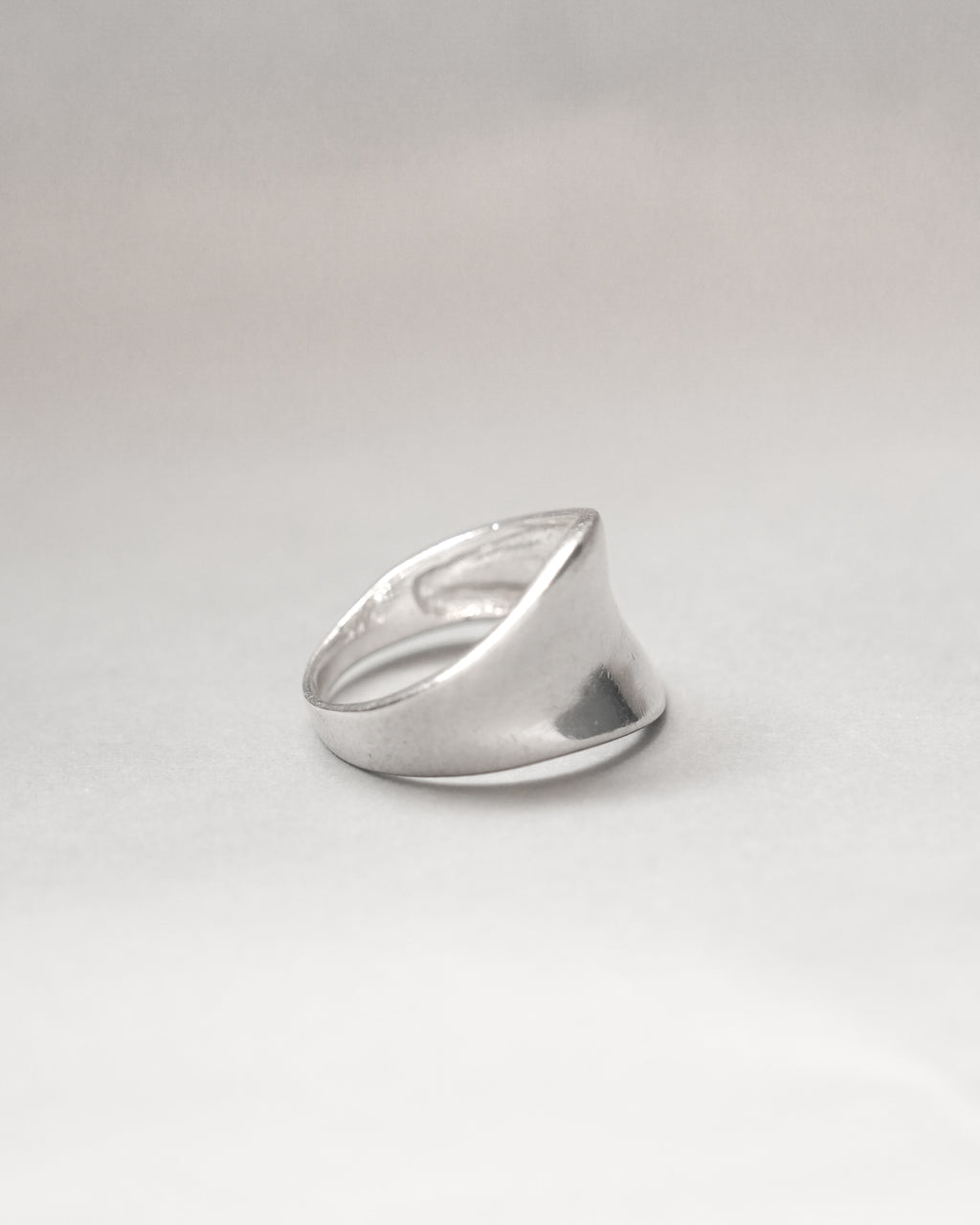 Curve Band Silver Ring (SVR-26SS043)
