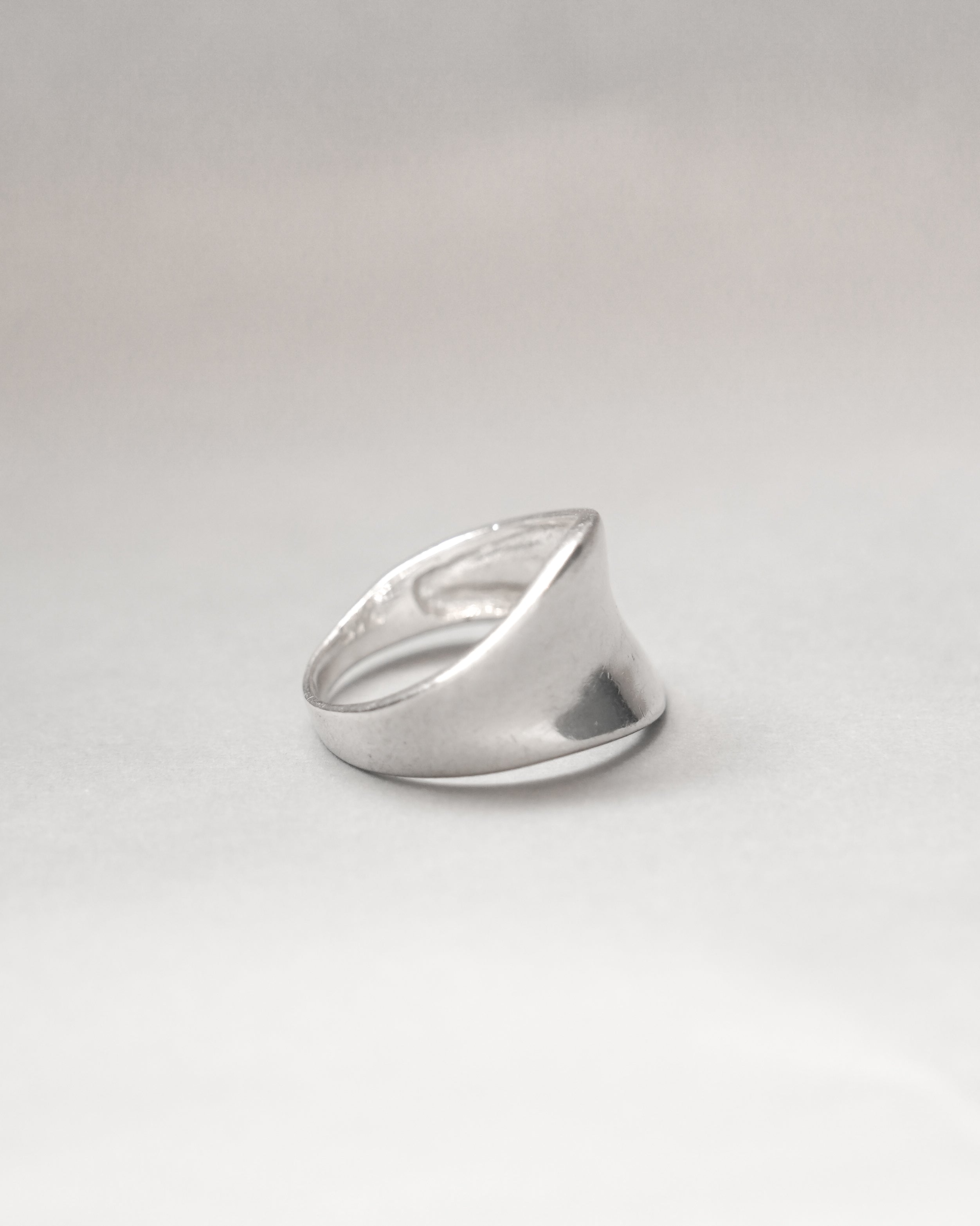 Curve Band Silver Ring (SVR-26SS043)