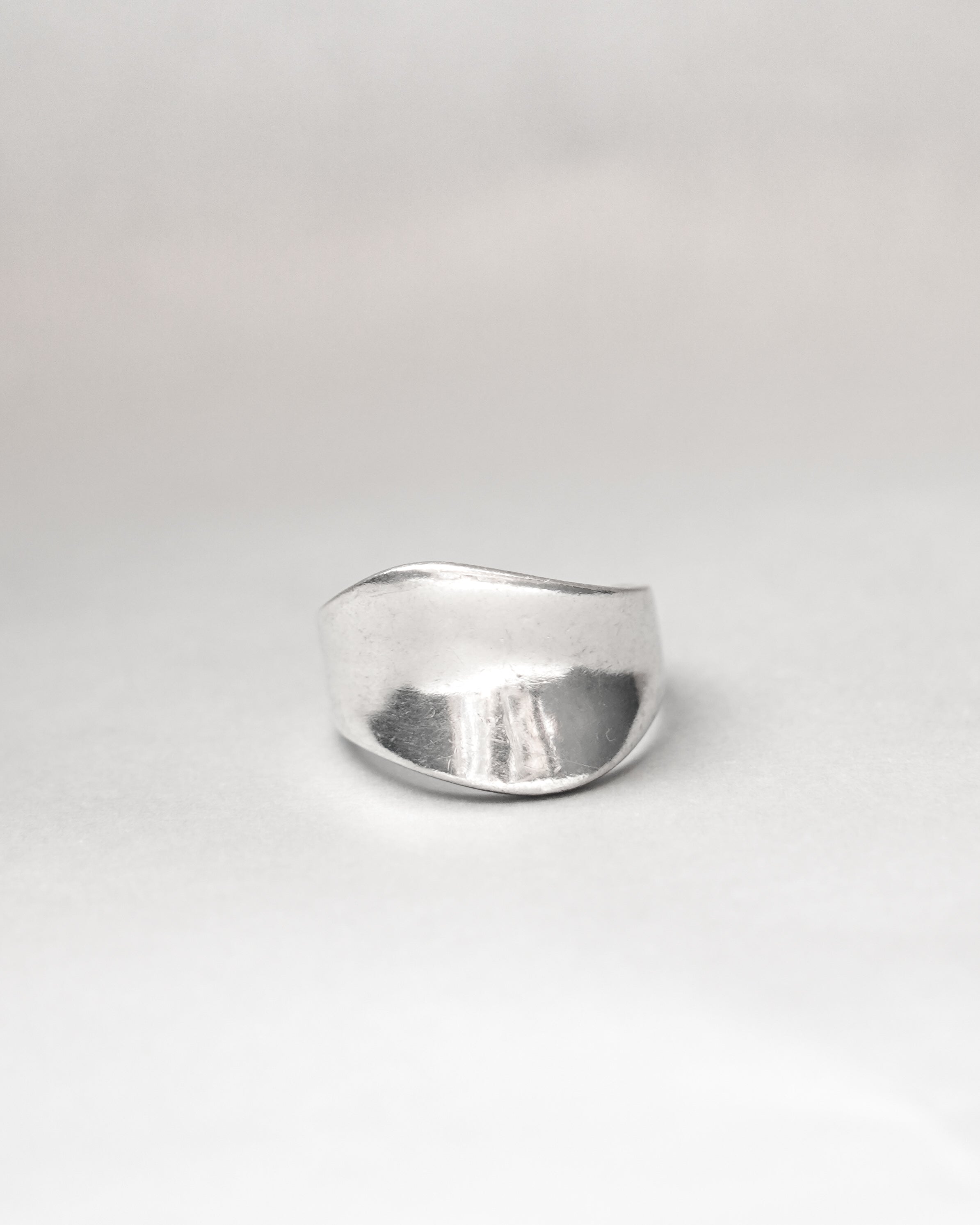 Curve Band Silver Ring (SVR-26SS043)