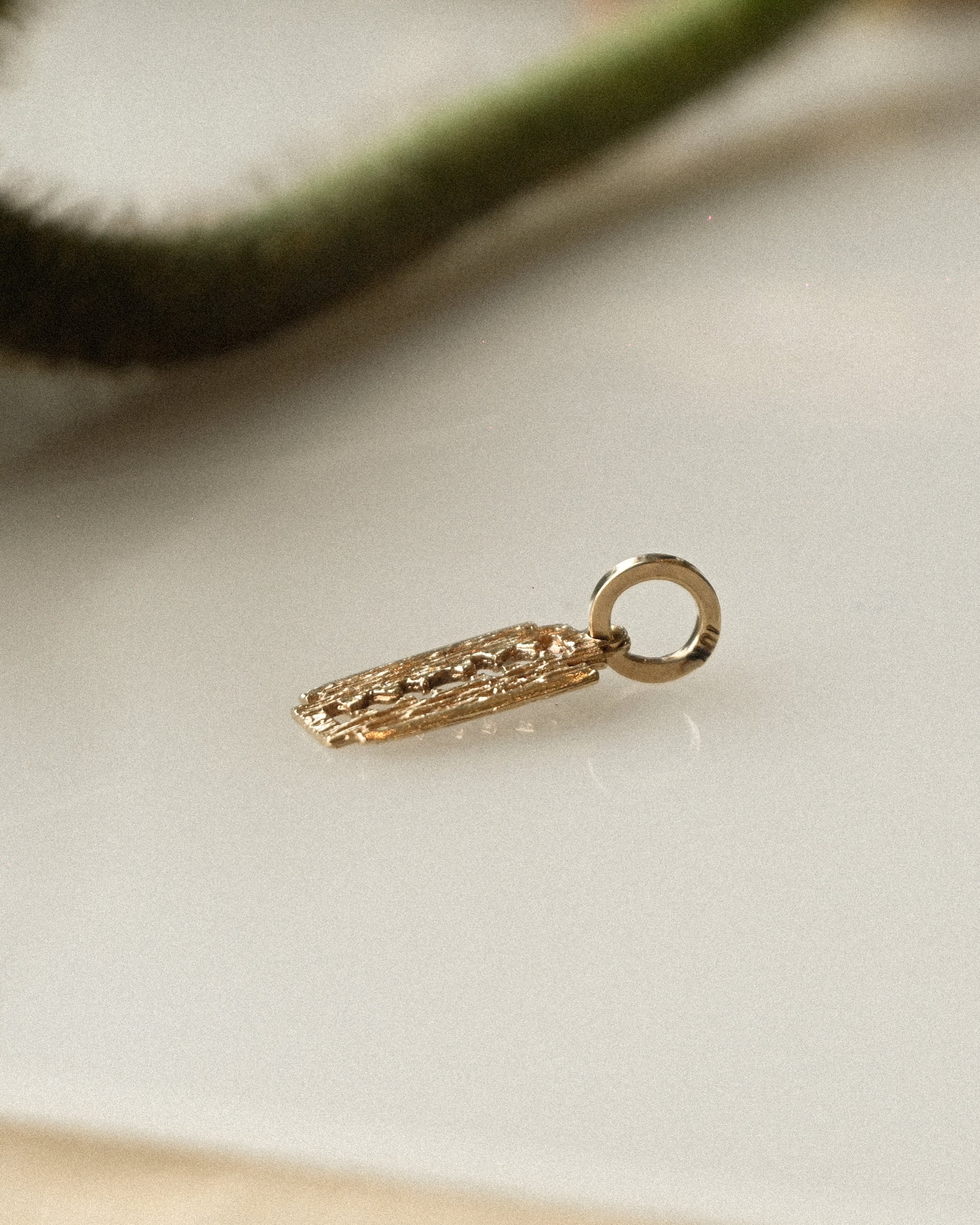 10K Razor Blade Charm