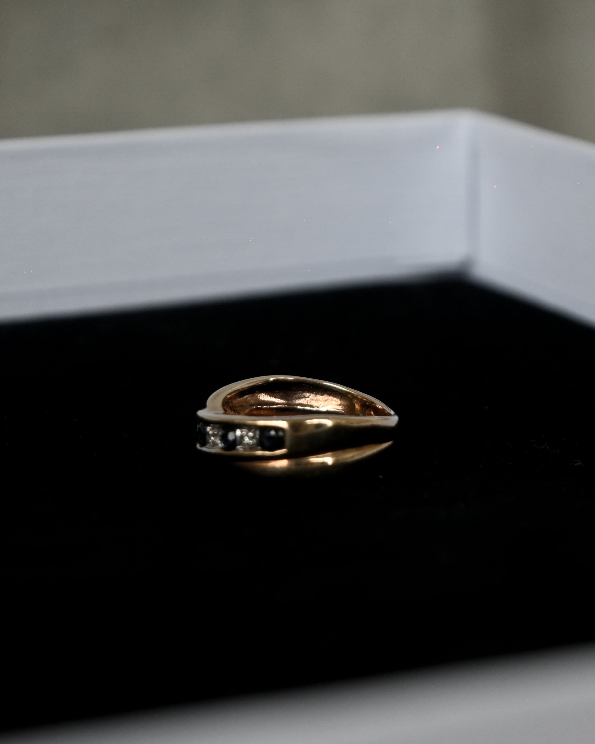 9K Gold Sapphire And Diamond Ring - 7号