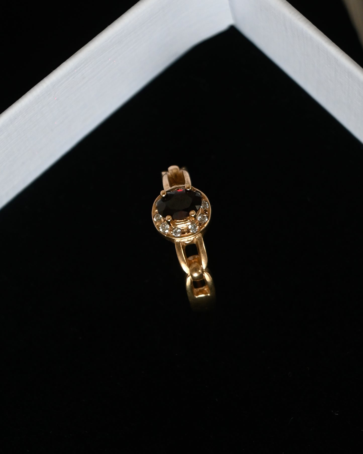 9K Gold Garnet And CZ Diamond Ring - 14号