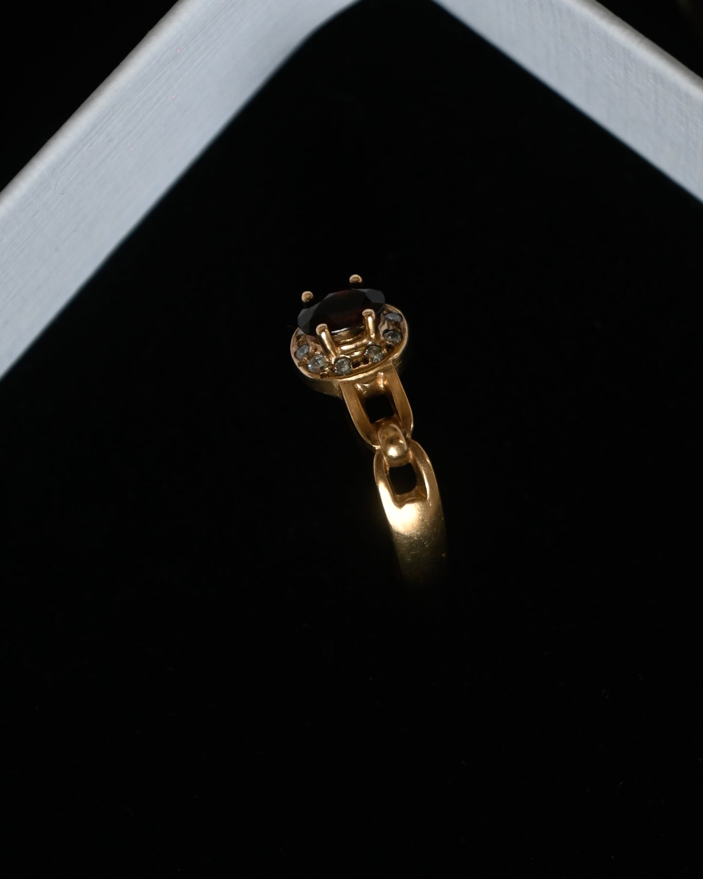 9K Gold Garnet And CZ Diamond Ring - 14号