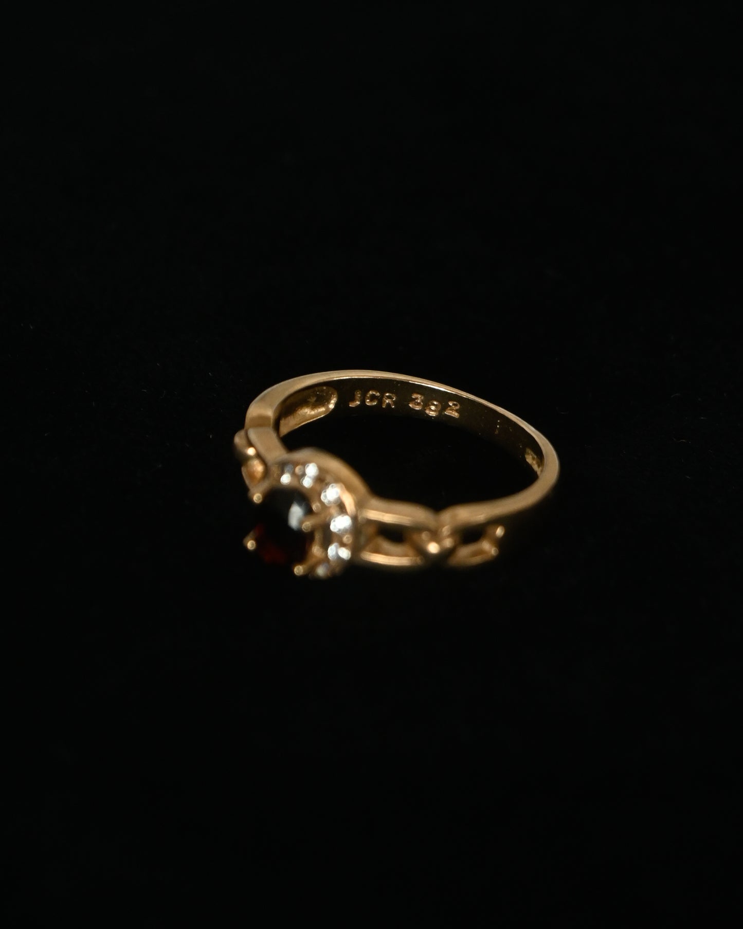 9K Gold Garnet And CZ Diamond Ring - 14号