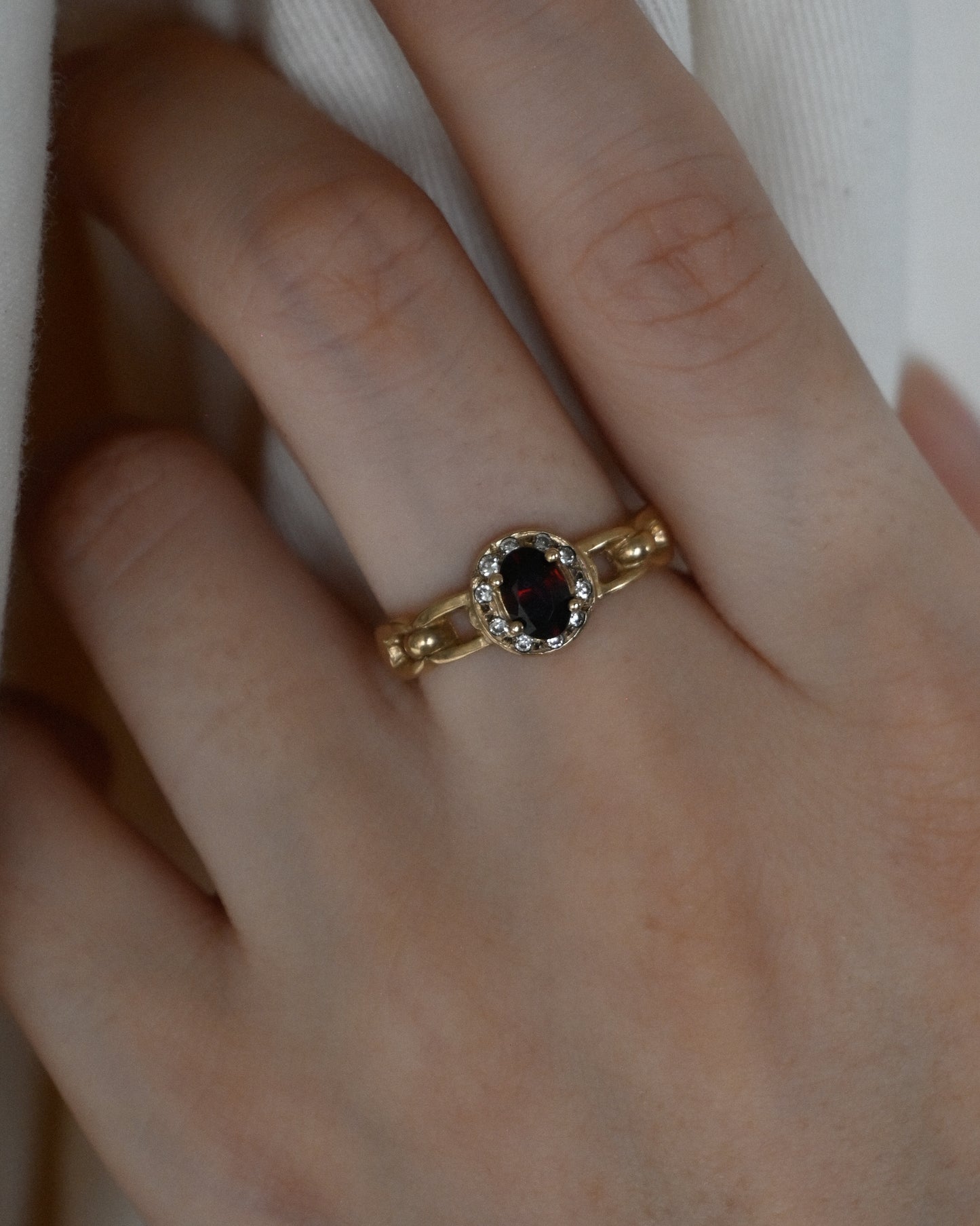 9K Gold Garnet And CZ Diamond Ring - 14号