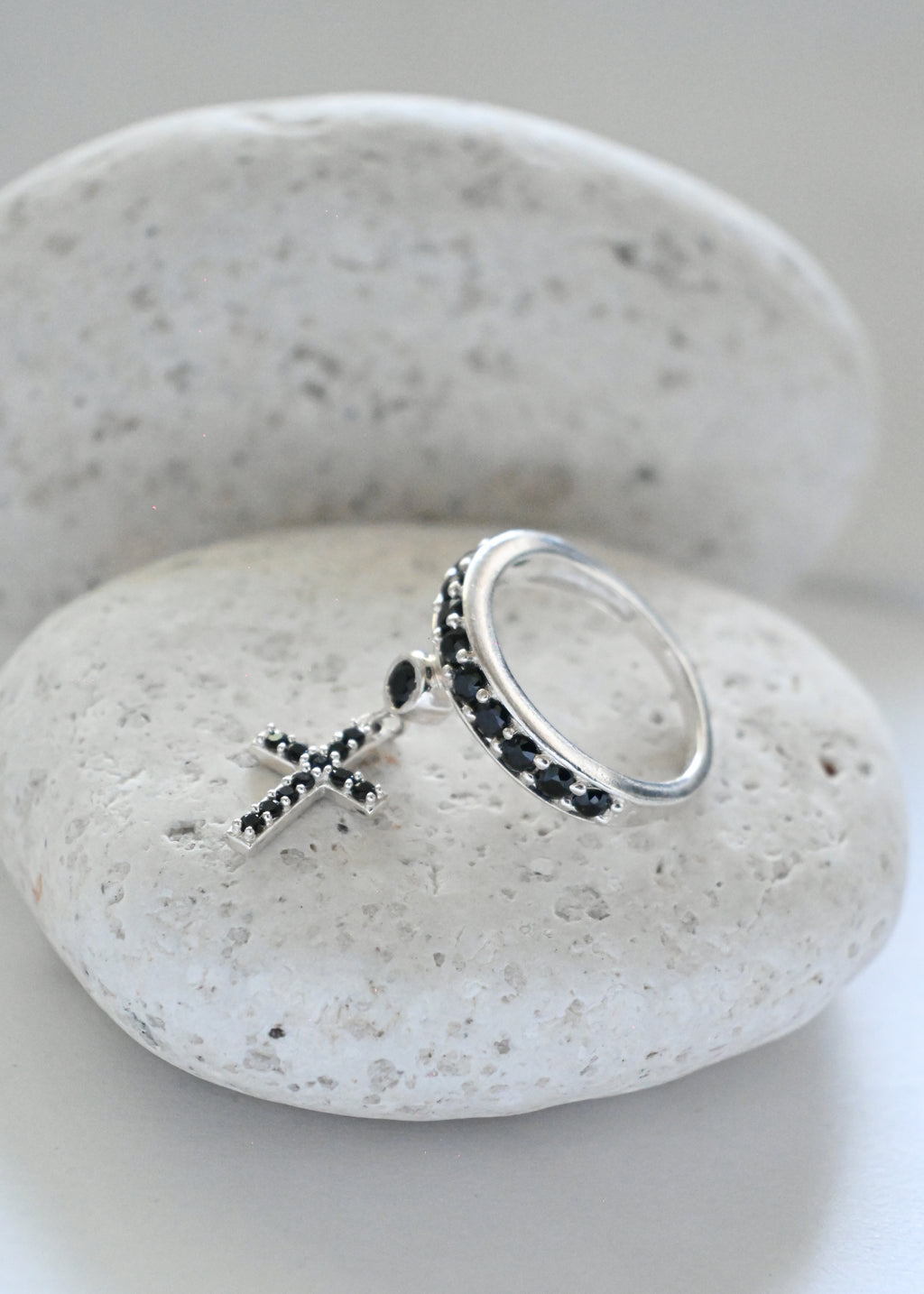Blue Sapphire Half Eternity Cross Ring - 12号