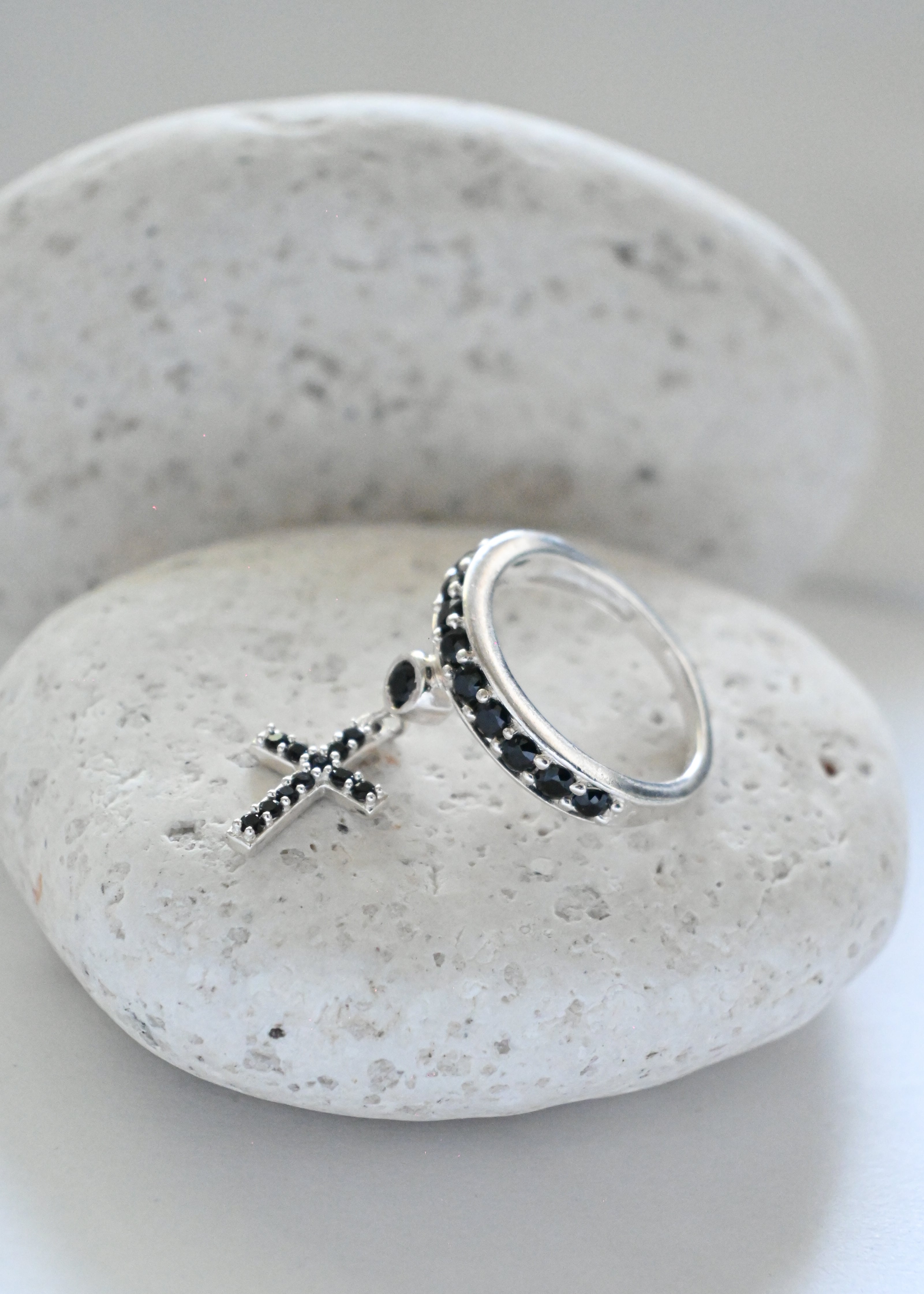 Blue Sapphire Half Eternity Cross Ring - 12号