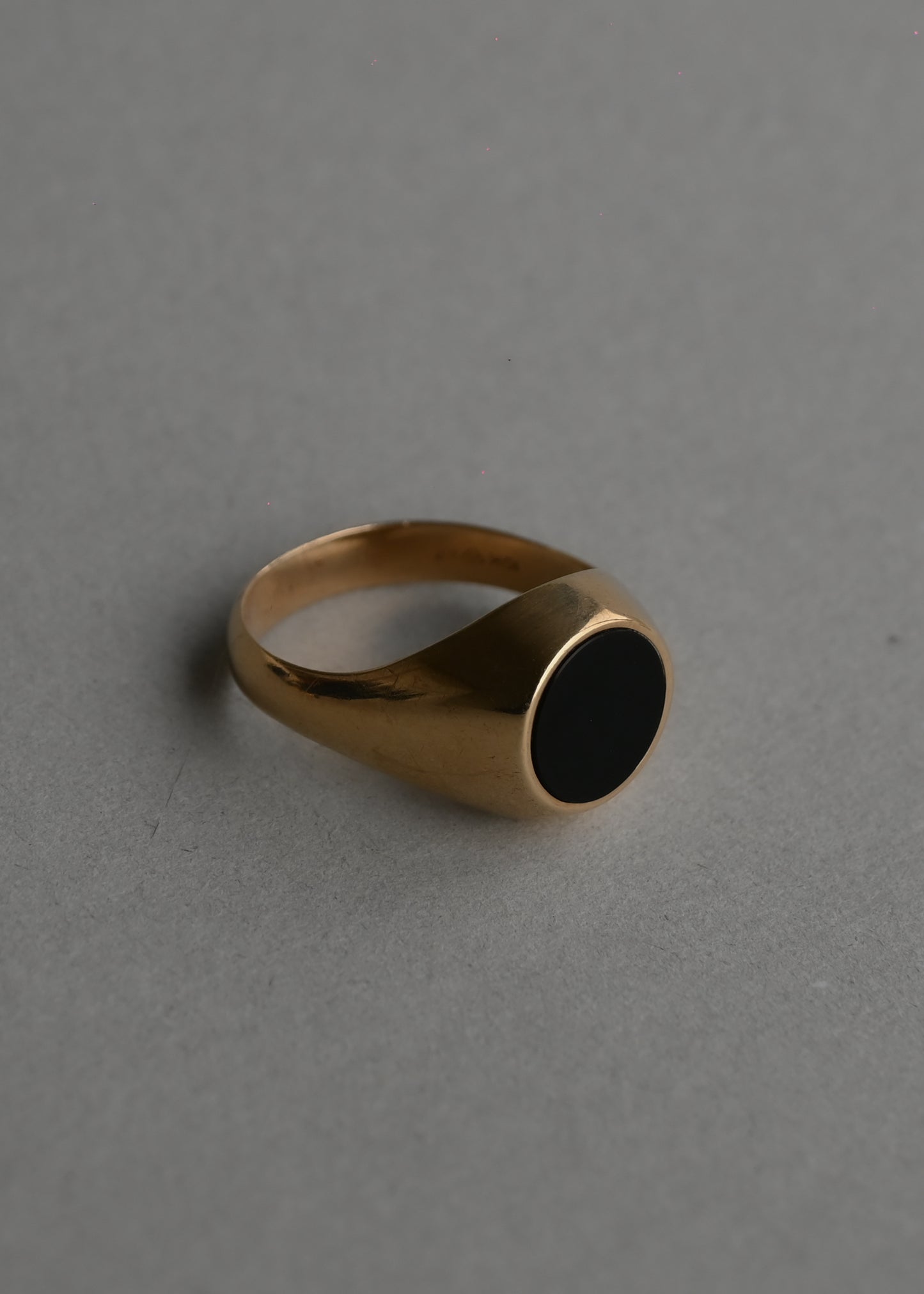 10K Gold  Round Black Onyx Signet Ring - 22号