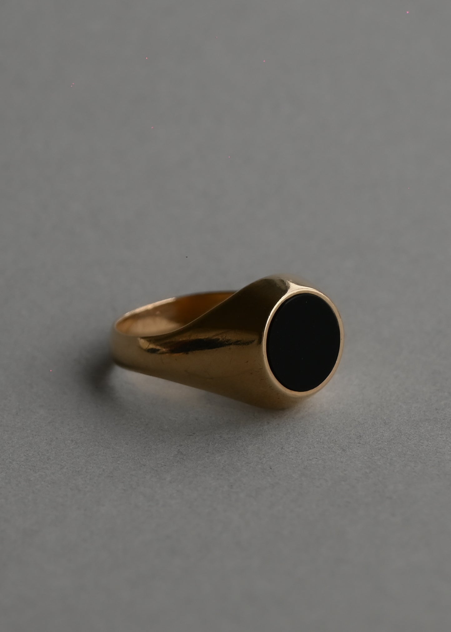 10K Gold  Round Black Onyx Signet Ring - 22号