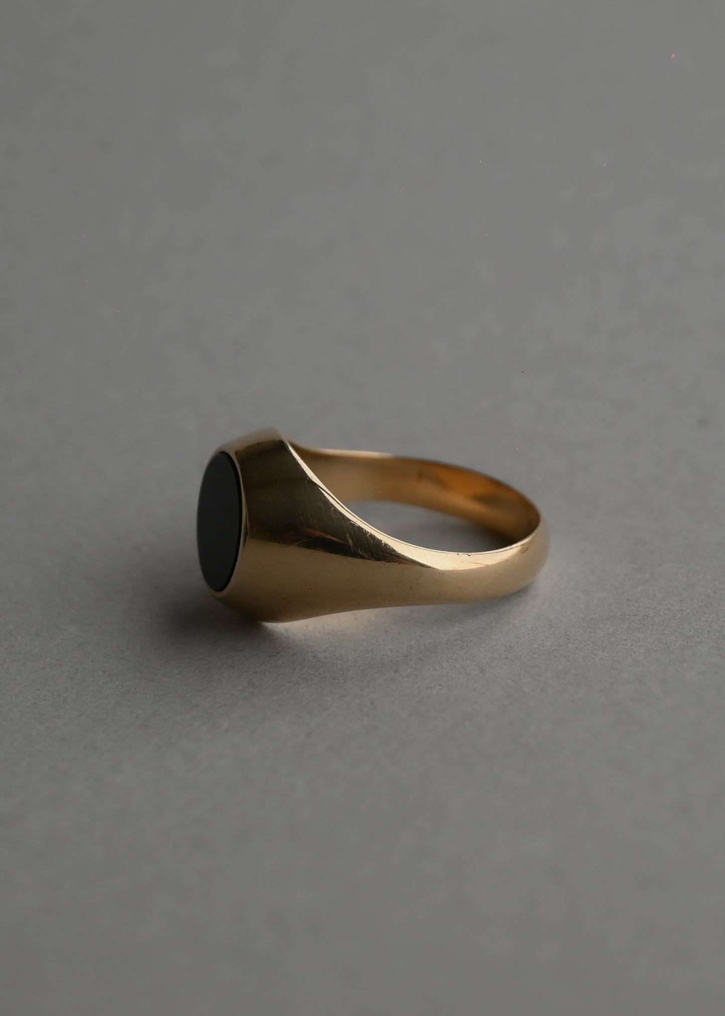 10K Gold  Round Black Onyx Signet Ring - 22号